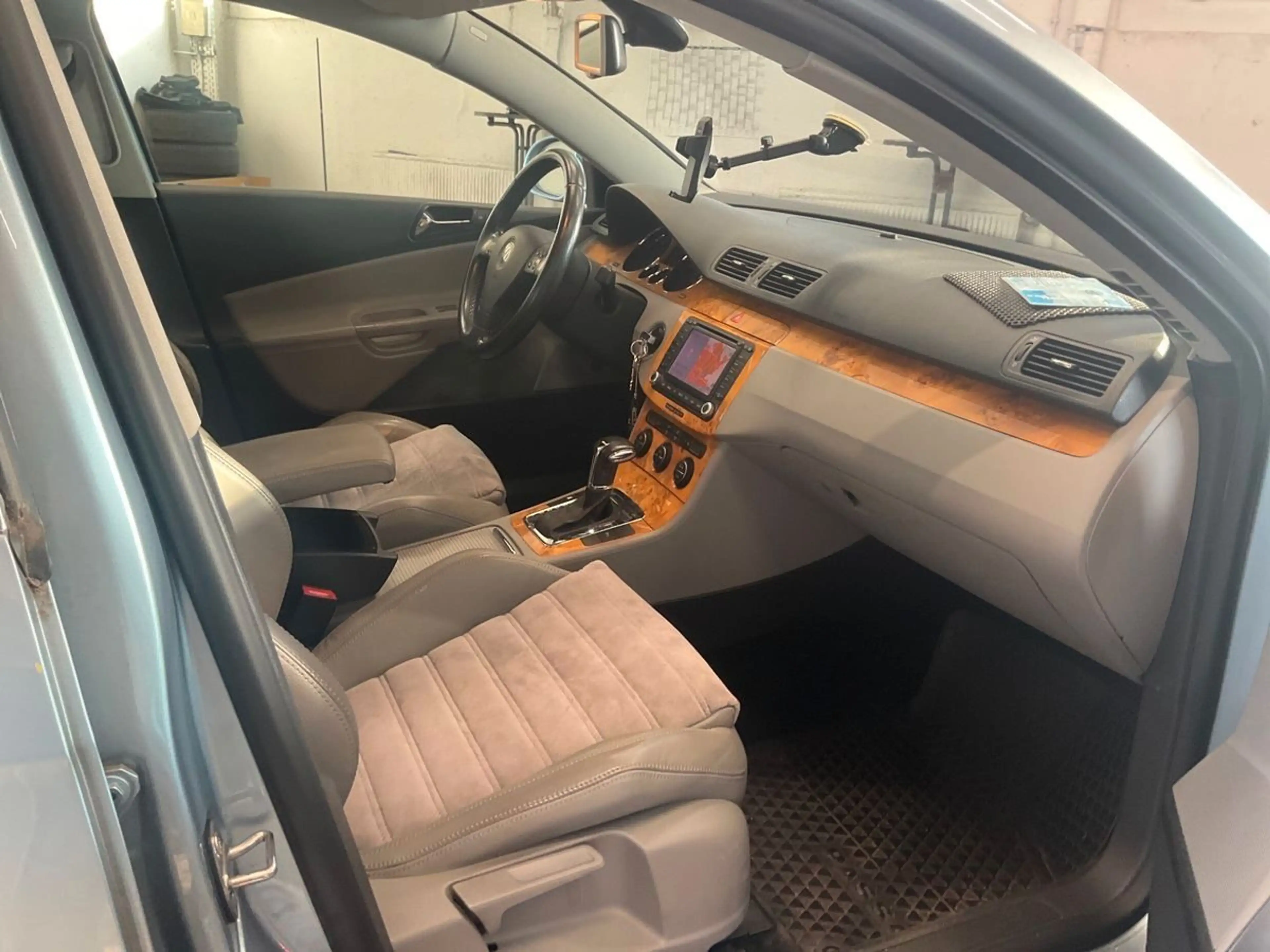 Volkswagen Passat Variant Highline 2.0TDI DSG / 1 Hand — photo 2