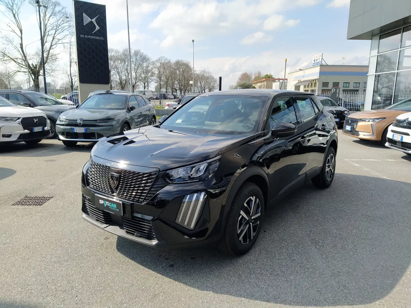 Peugeot 2008 1.2 PureTech 100cv STYLE KM ZERO Schwarz - 1