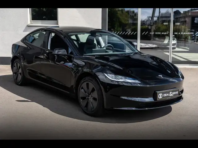 Tesla Model 3 view 6