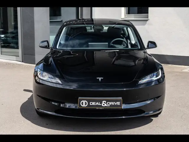 Tesla Model 3 view 5