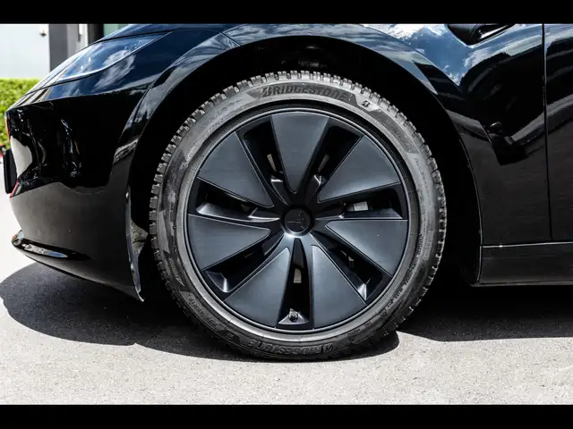 Tesla Model 3 view 9