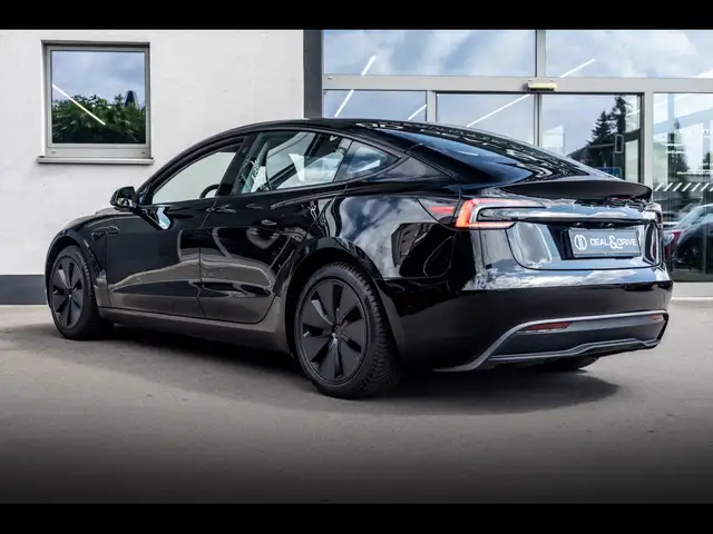Tesla Model 3 view 3