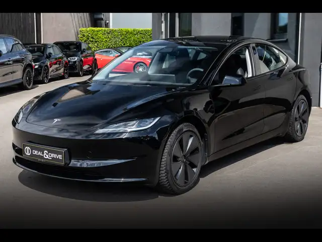Tesla Model 3 view 7