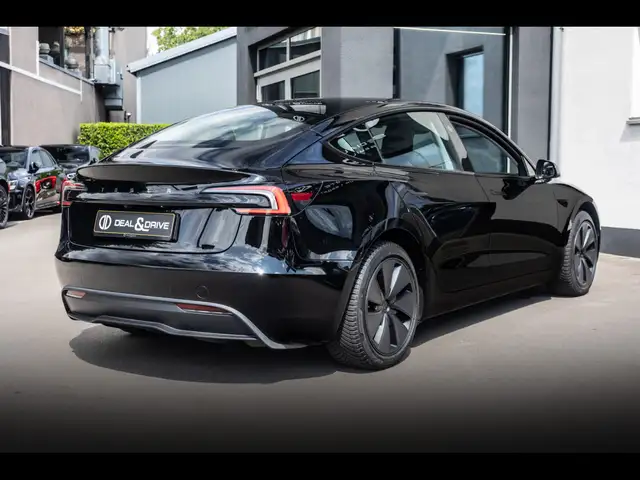 Tesla Model 3 view 8