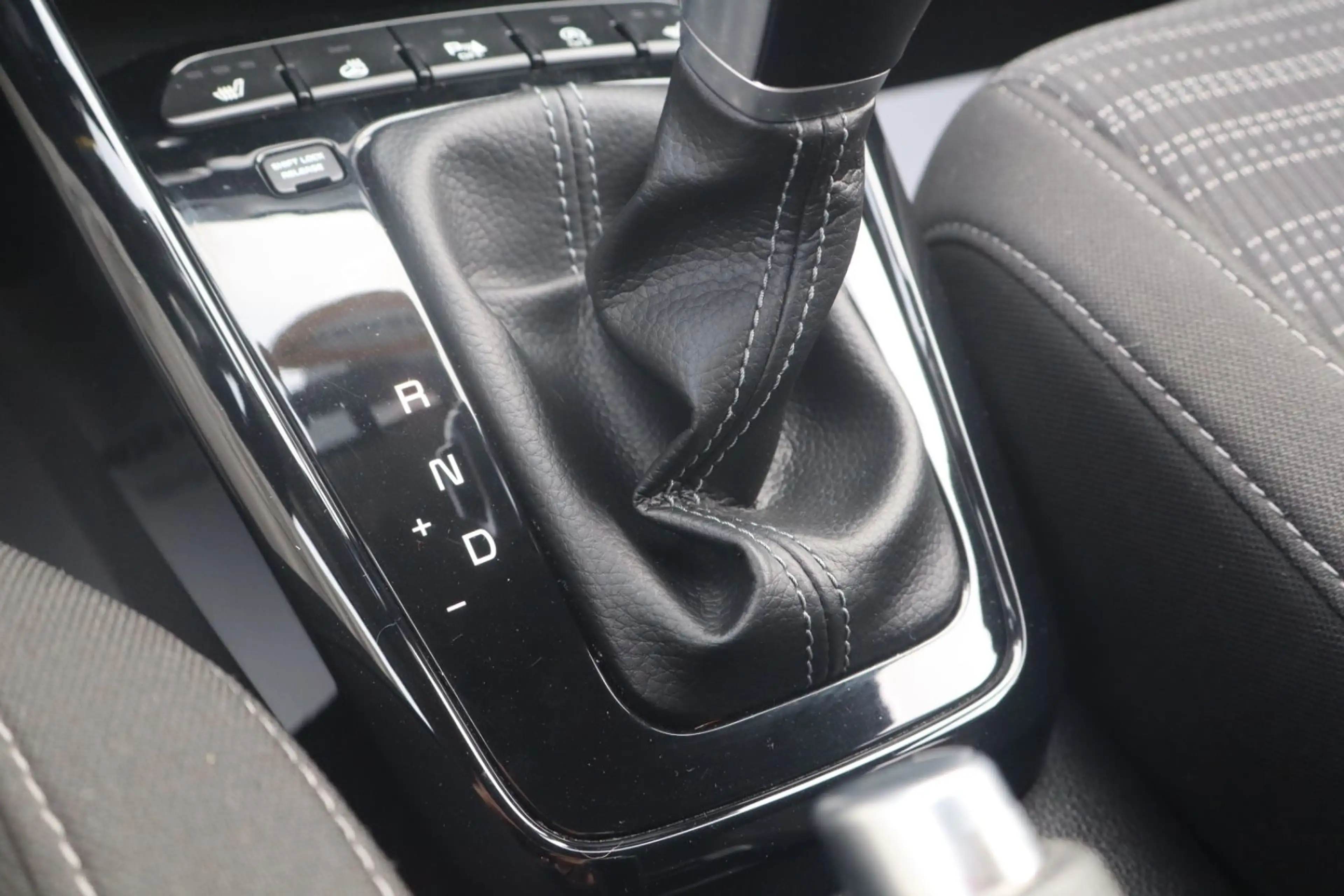 Kia Stonic GARANTIE/TÜV-03/2028/Automatik/S-HEFT/1-HAND — photo 15