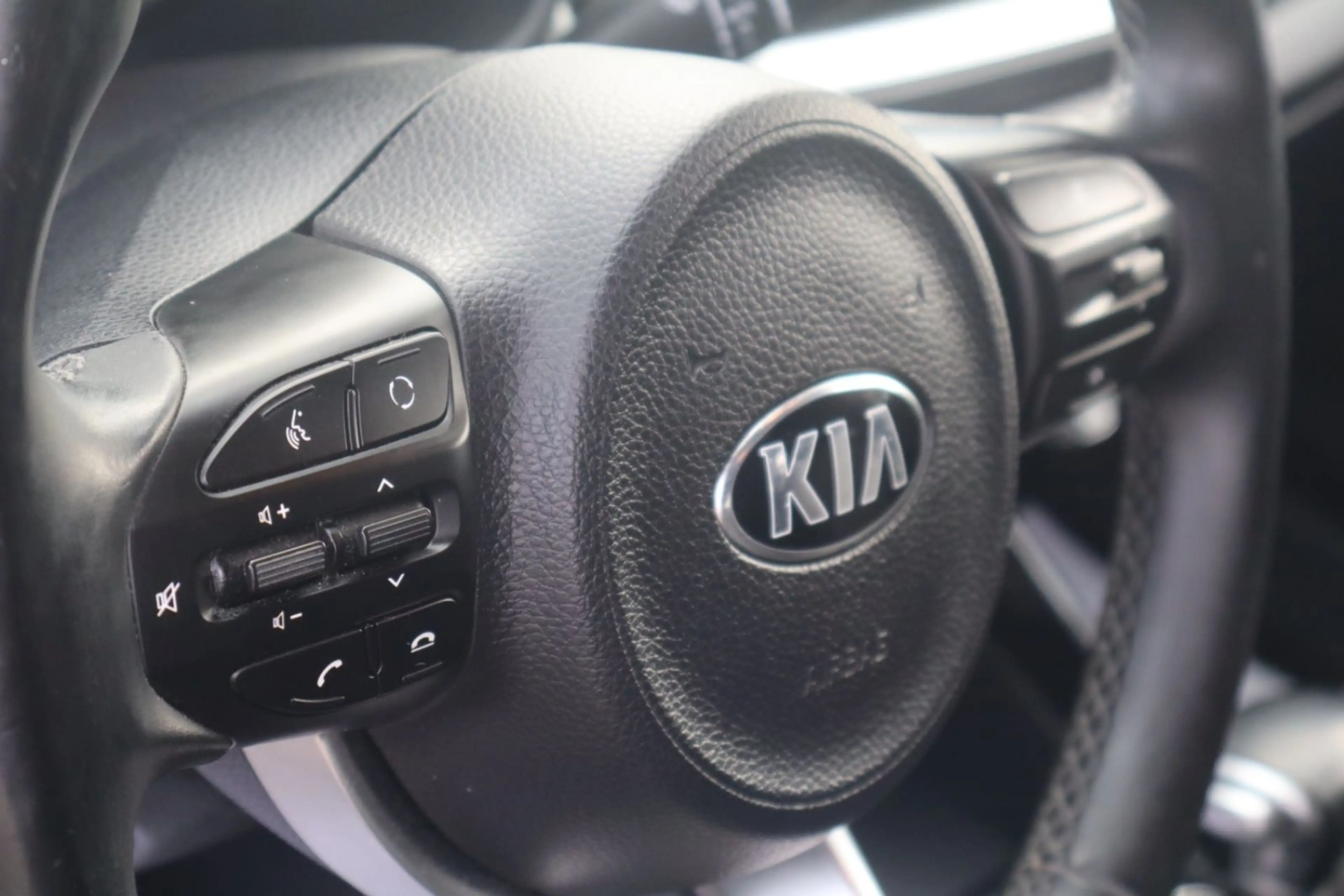 Kia Stonic GARANTIE/TÜV-03/2028/Automatik/S-HEFT/1-HAND — photo 14