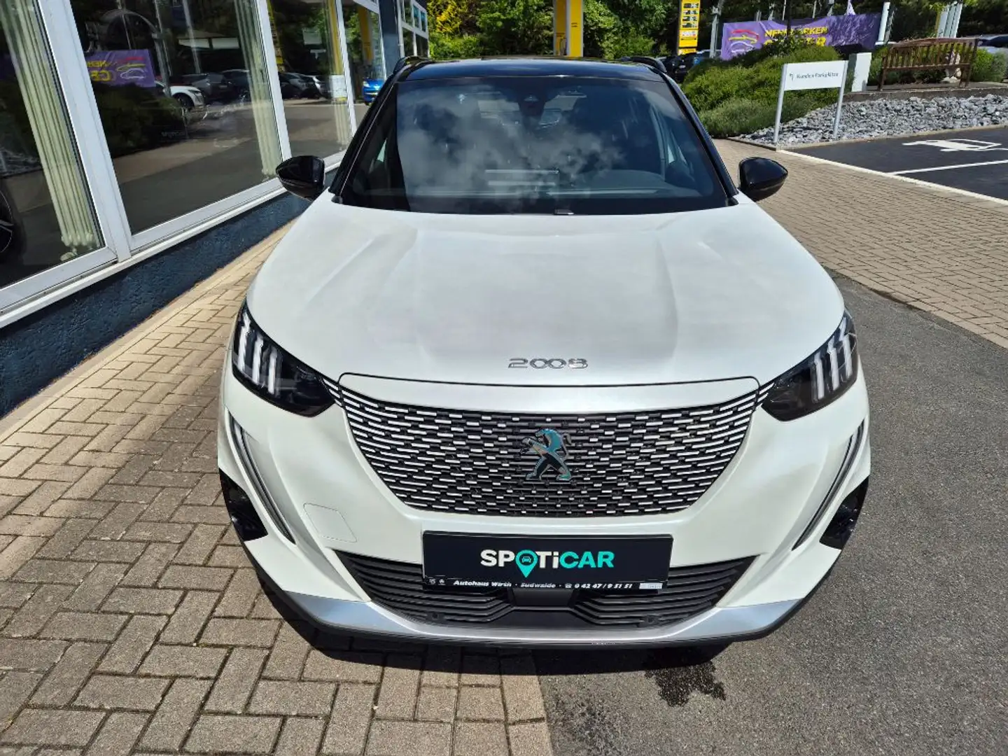 Peugeot 2008 GT Pack Elektro 136 LEDER+NAVI+PANORAMA Blanc - 2