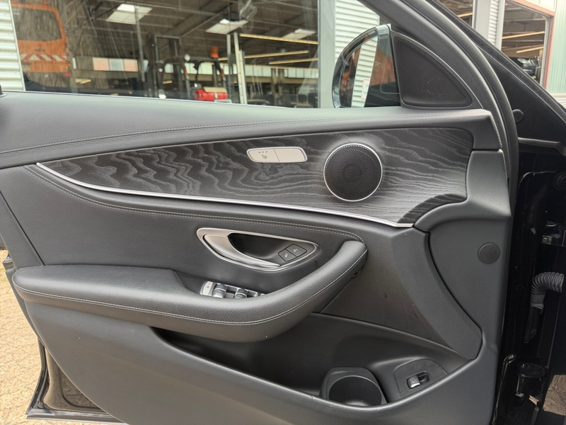 Mercedes-Benz E 400 d 4M T AMG + DISTRONIC + AHK + 360° + PANO — photo 5