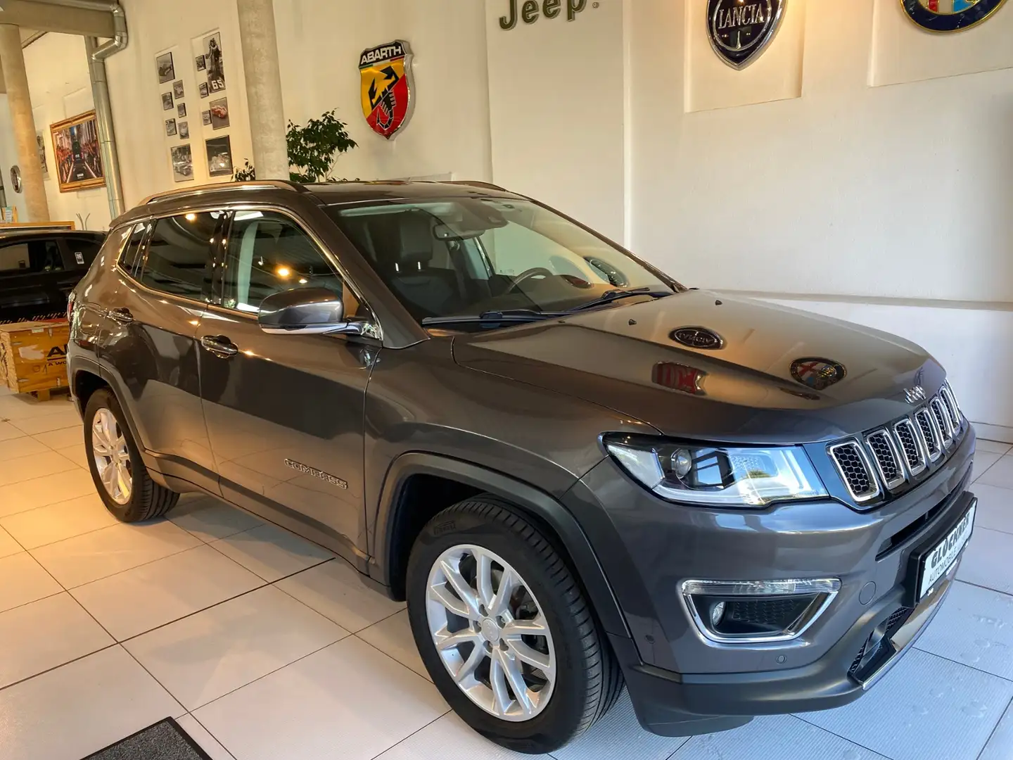 Jeep Compass Limited 1,3l   96kW (130 PS) MT6 4x2 Grau - 2