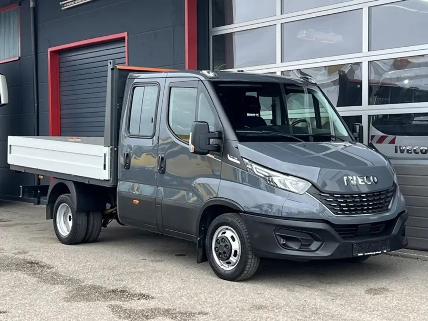 Iveco Daily 35C18A8 Pritsche DC Grau - 1