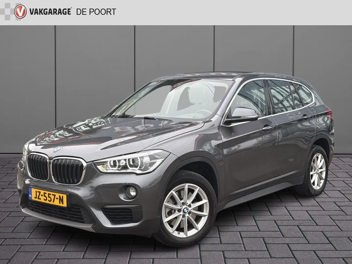 BMW X1 sDrive20i Centennial Executive | NL-auto | 1e Eig Grijs - 1