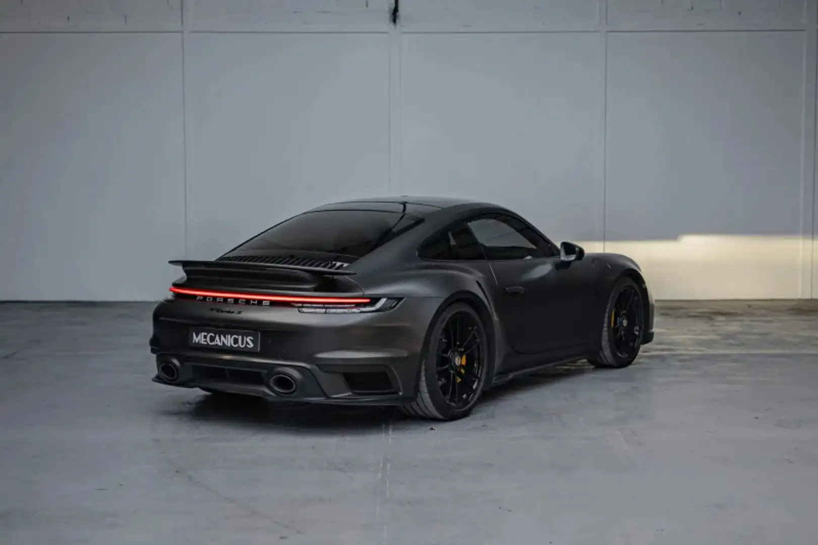 Porsche 911 (992) Turbo S *Argent GT métallisé/Covering Noir Satiné* Grijs - 2