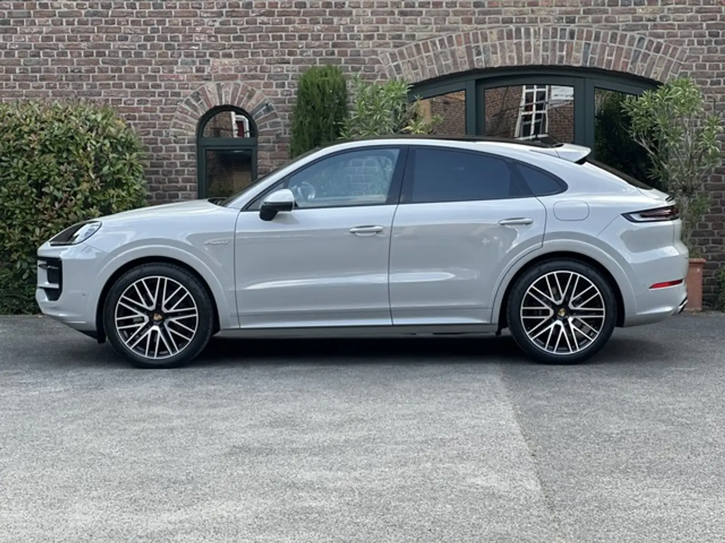 Porsche Cayenne E-Hybrid Coupe SPORTDESIGN-PAKET*22 TURBO RAD*ABST Gris - 1