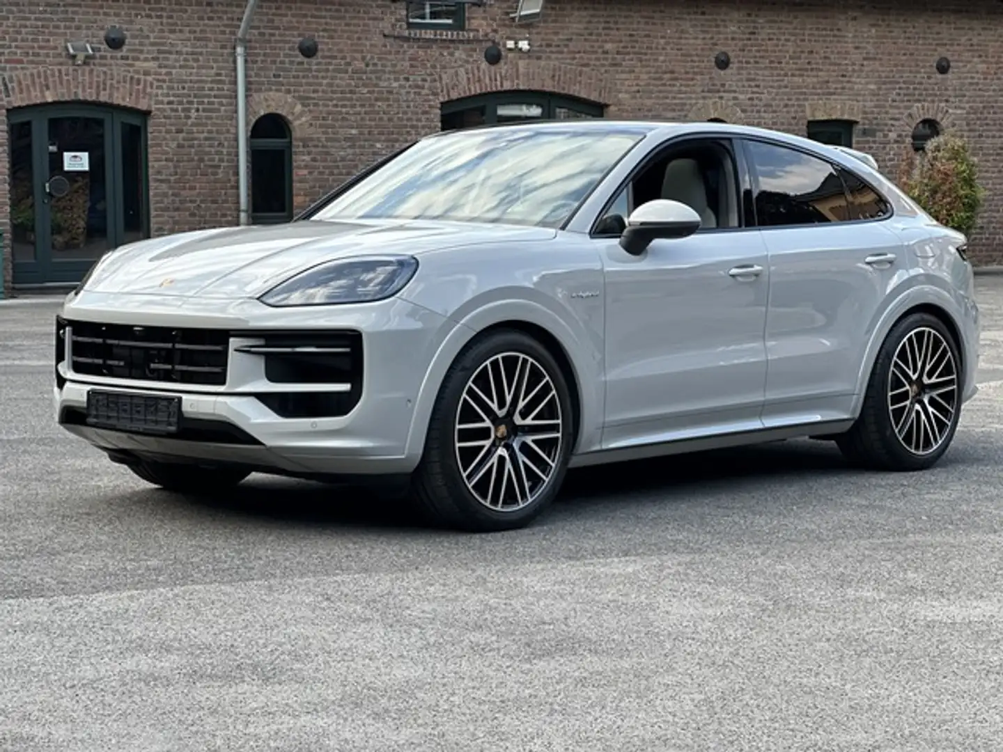 Porsche Cayenne E-Hybrid Coupe SPORTDESIGN-PAKET*22 TURBO RAD*ABST Grijs - 2
