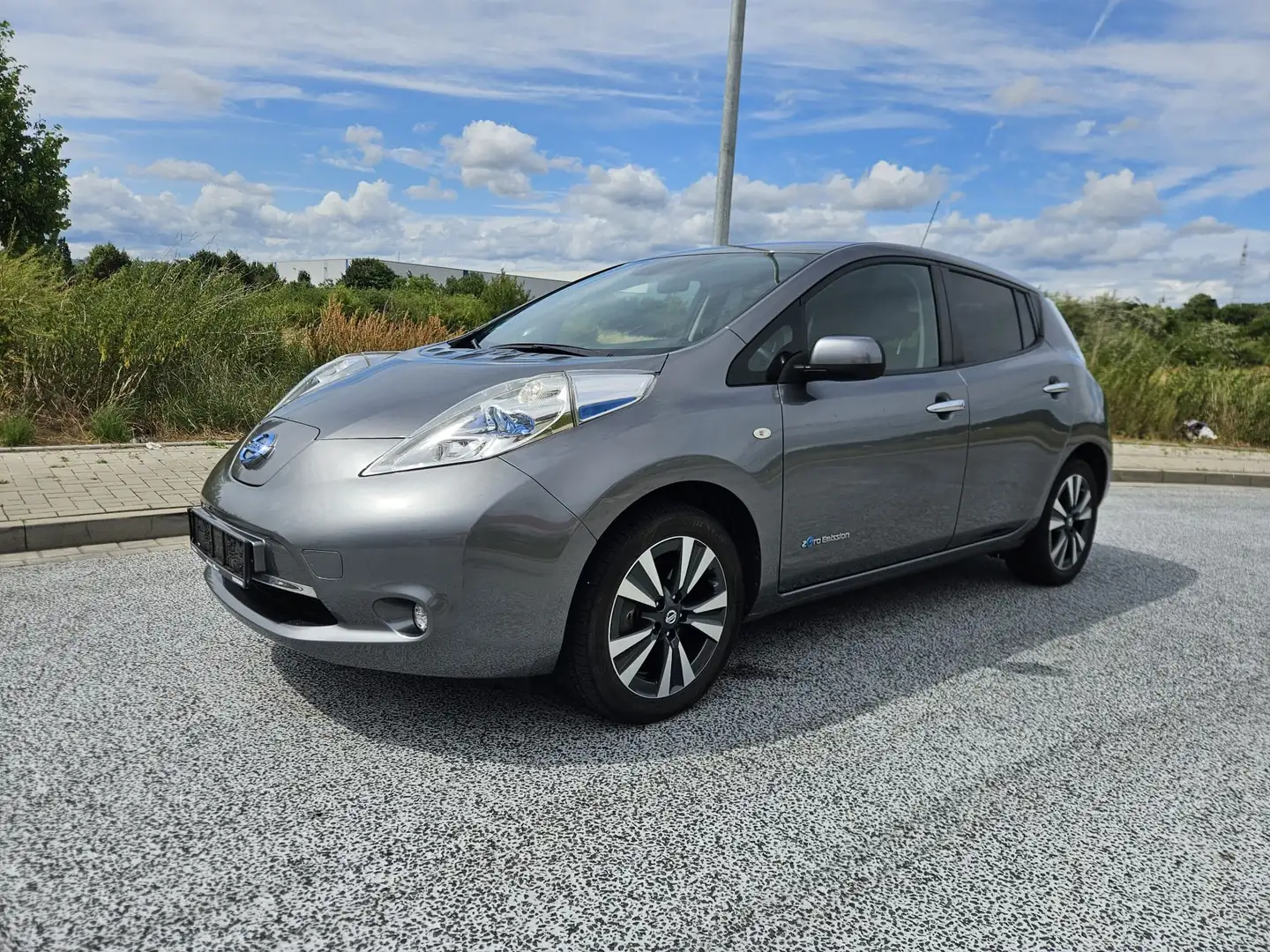 Nissan Leaf Tekna Batterie Inklusive Grau - 1