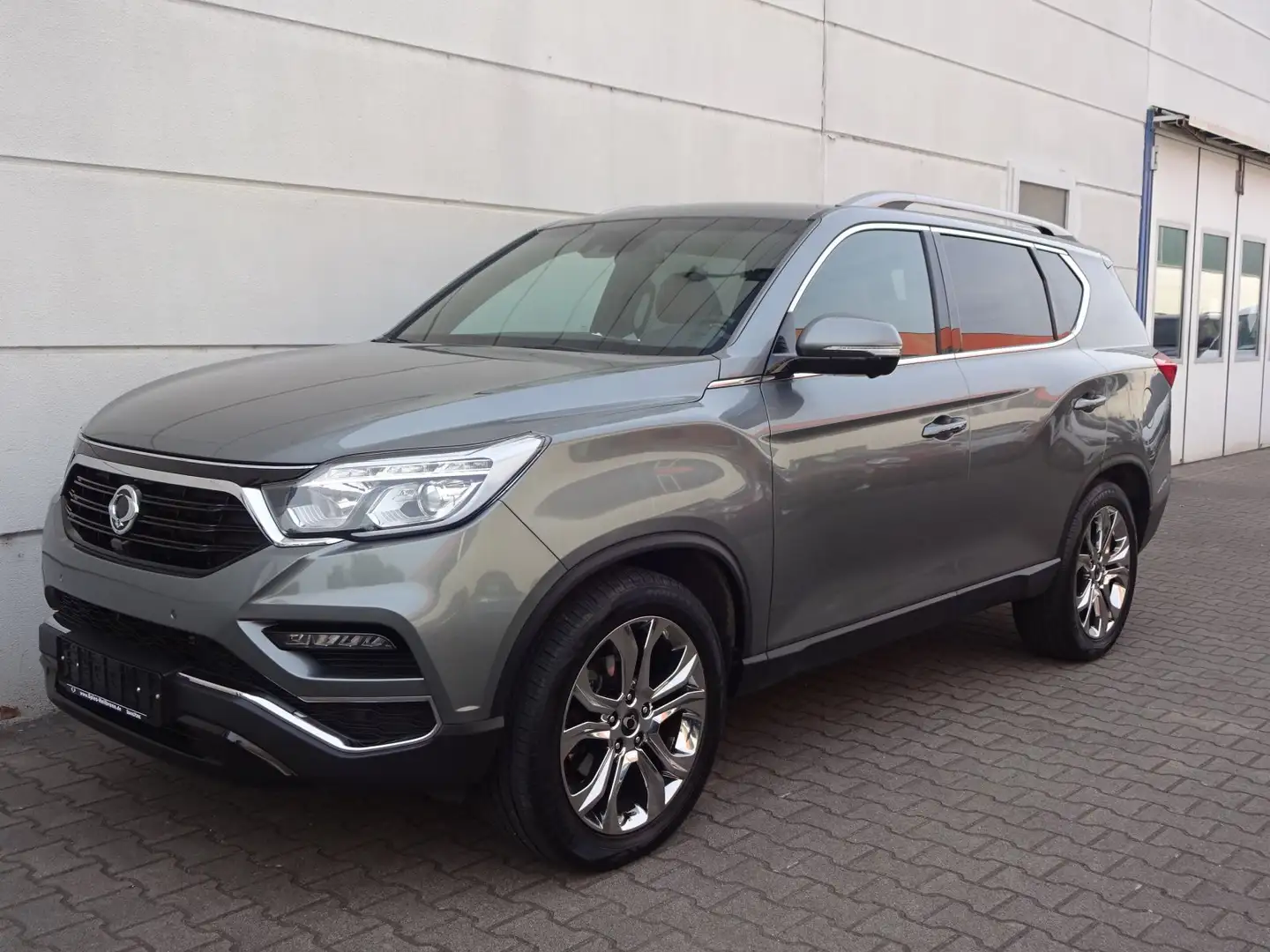 SsangYong Rexton 2,2 E-XDI AT 4WD  Sapphire EL Nappa AHK 360Kam elK Серый - 2