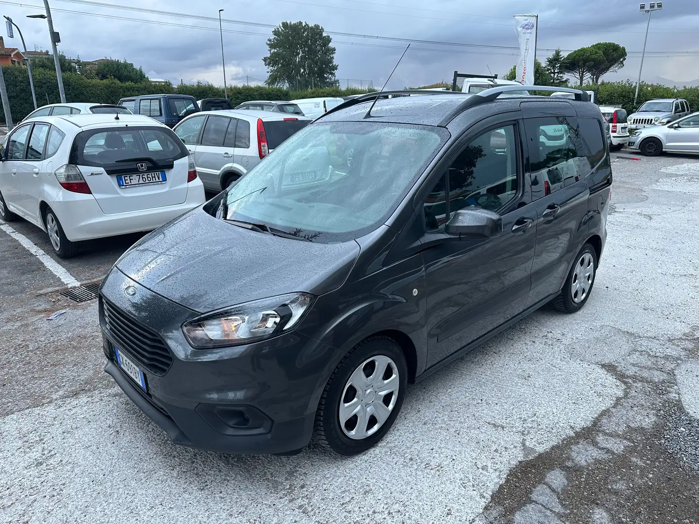 Ford Tourneo Courier PLUS Grey - 1