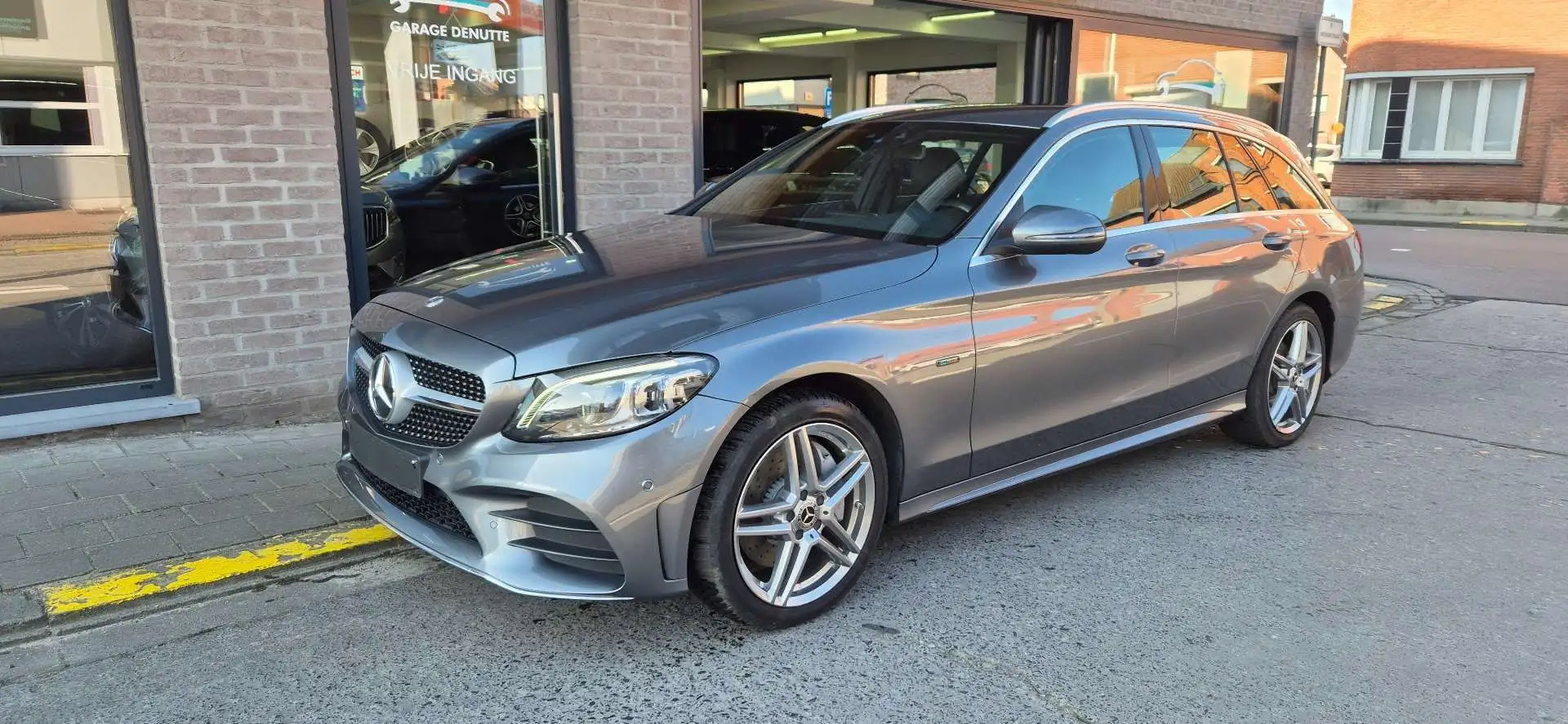 Mercedes-Benz C 300 AMG-Line Plug-in hybride Gris - 1