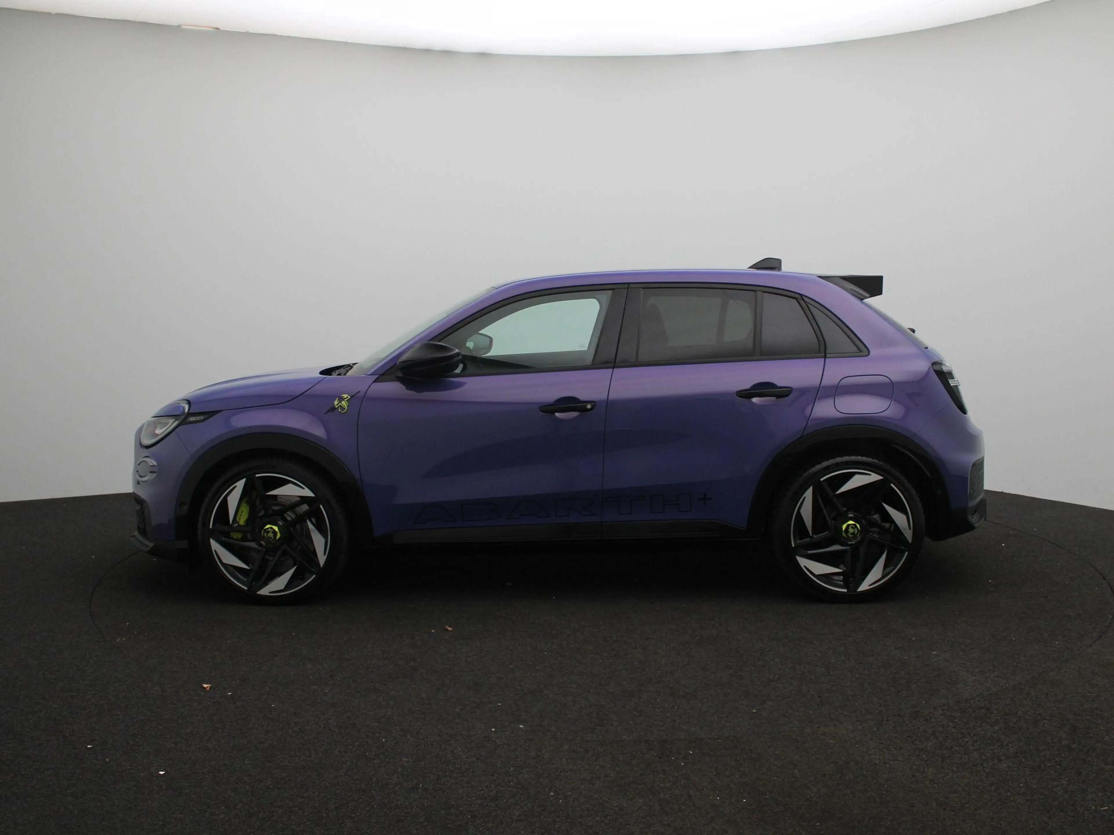Fiat 600e Abarth Scorpionissima 54 kWh | Sabelt Kuipstoelen — photo 4