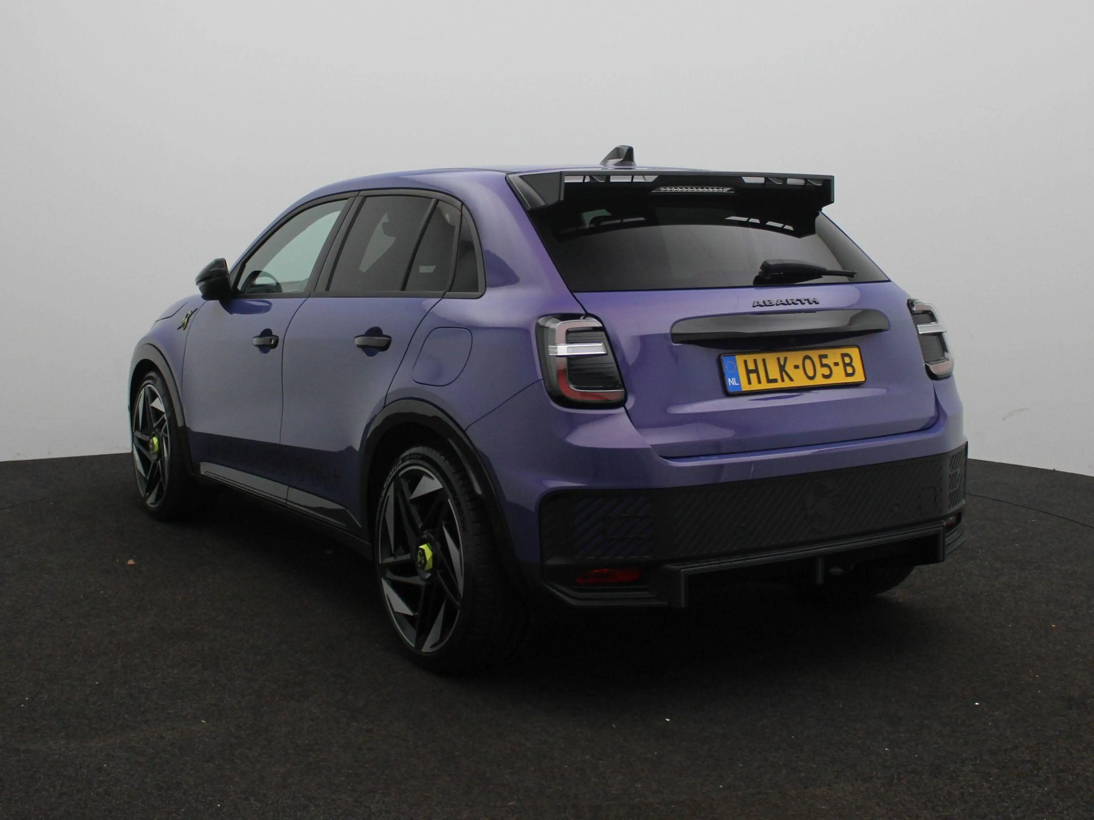 Fiat 600e Abarth Scorpionissima 54 kWh | Sabelt Kuipstoelen — photo 2