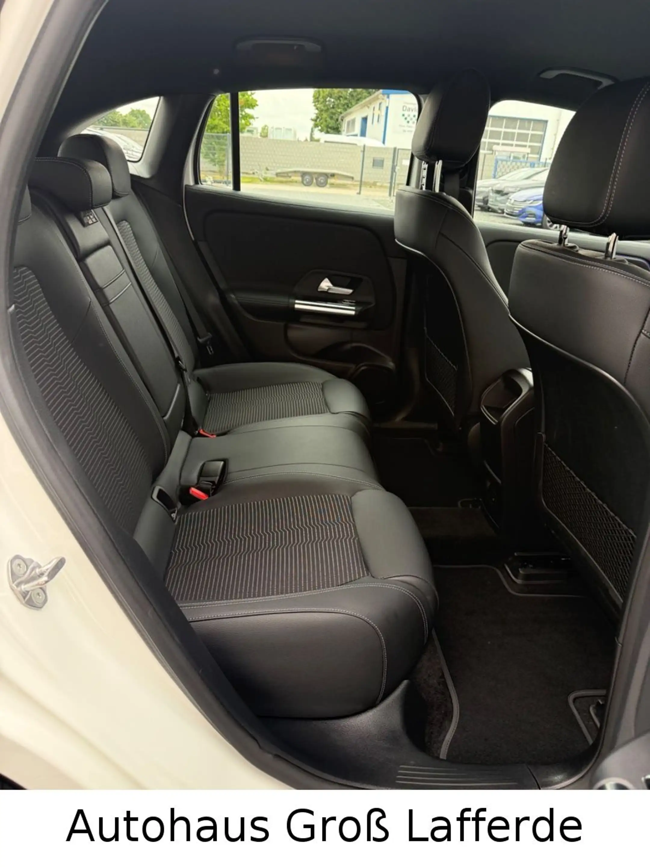Mercedes-Benz EQA 250 SHZ RFK Navi LED Leder — photo 13