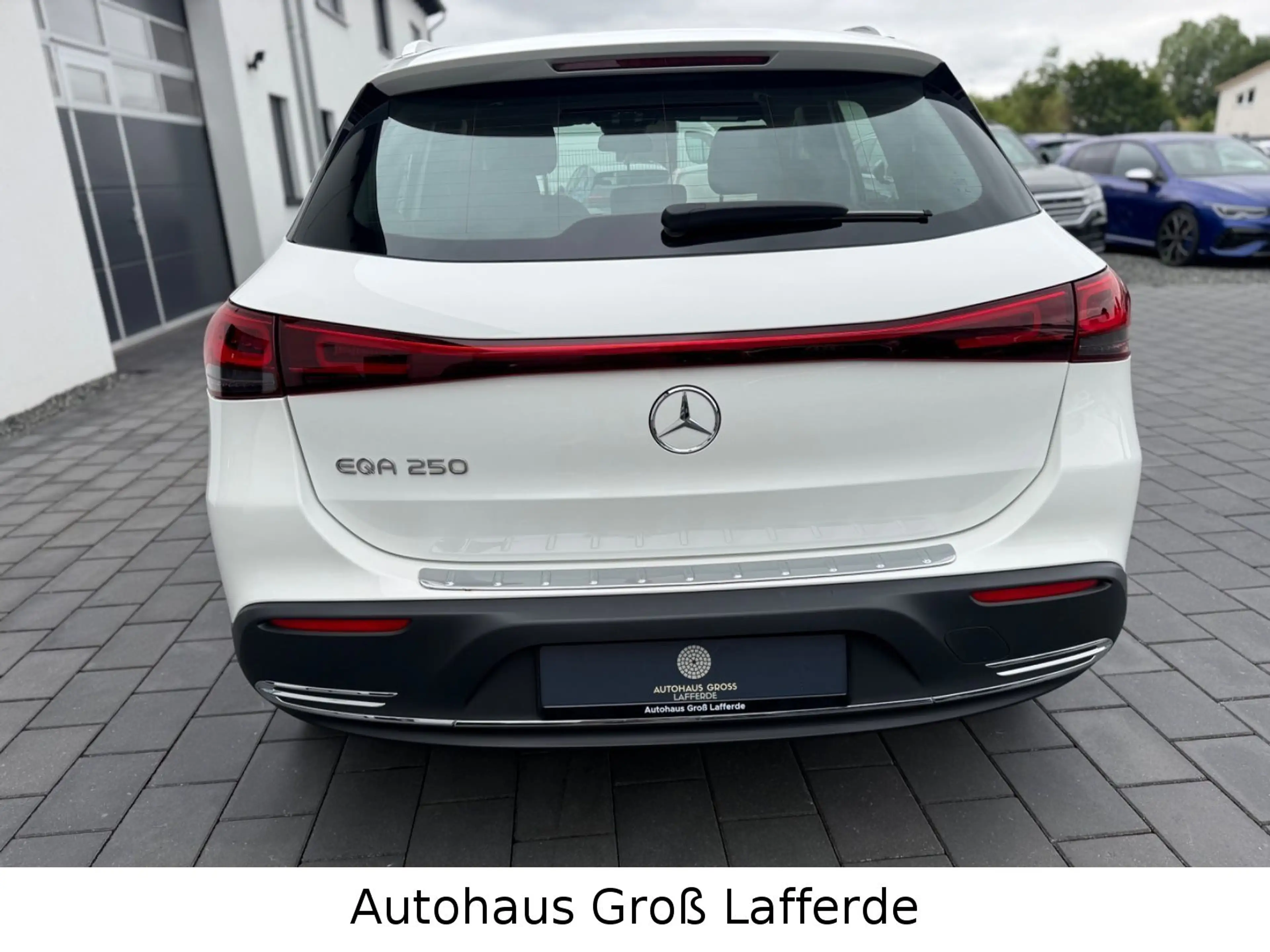 Mercedes-Benz EQA 250 SHZ RFK Navi LED Leder — photo 6