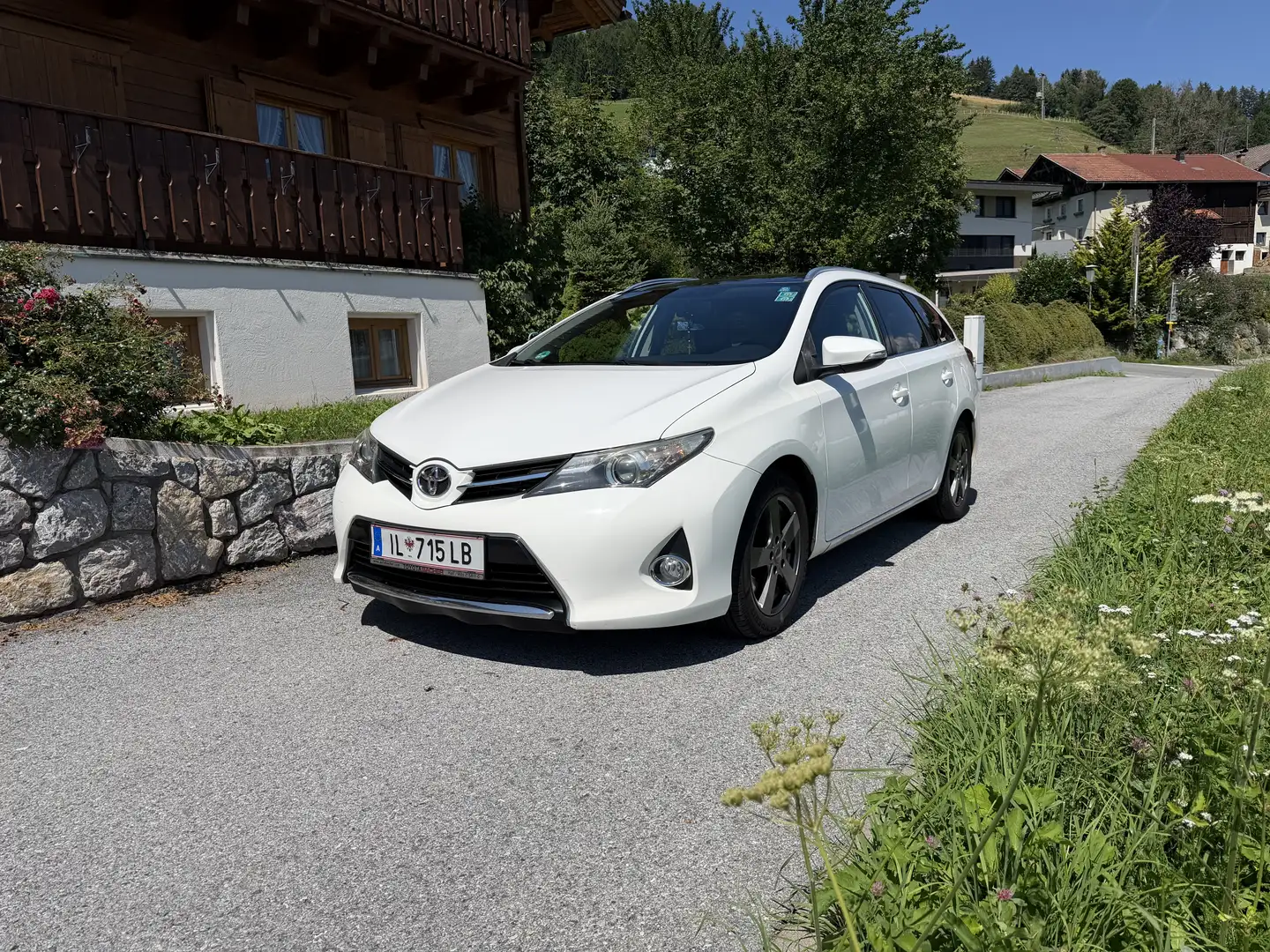 Toyota Auris TS 2,0 D-4D Active Weiß - 1