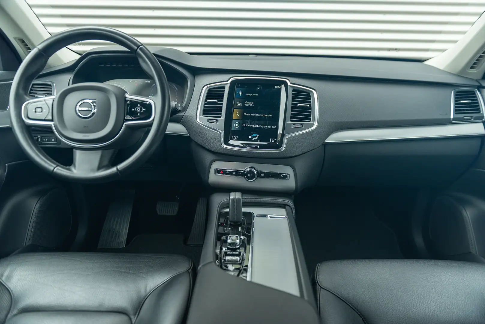 Volvo XC90 T8 Aut. Momentum Leder ACC 390pk Blauw - 2