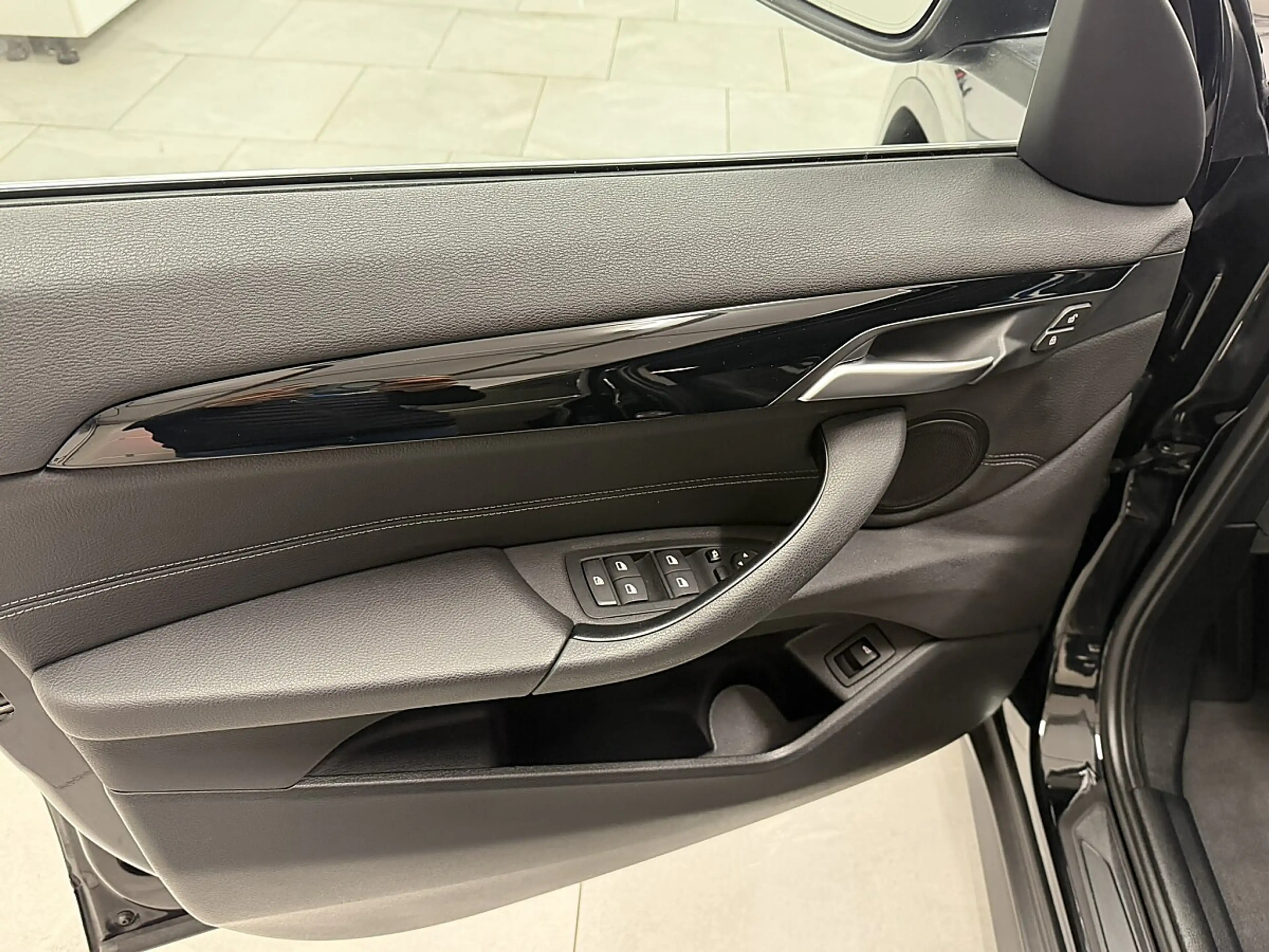 BMW X1 sDrive18d Aut.LCI/LED/NaviPlus/HeadUp/RFK — photo 8