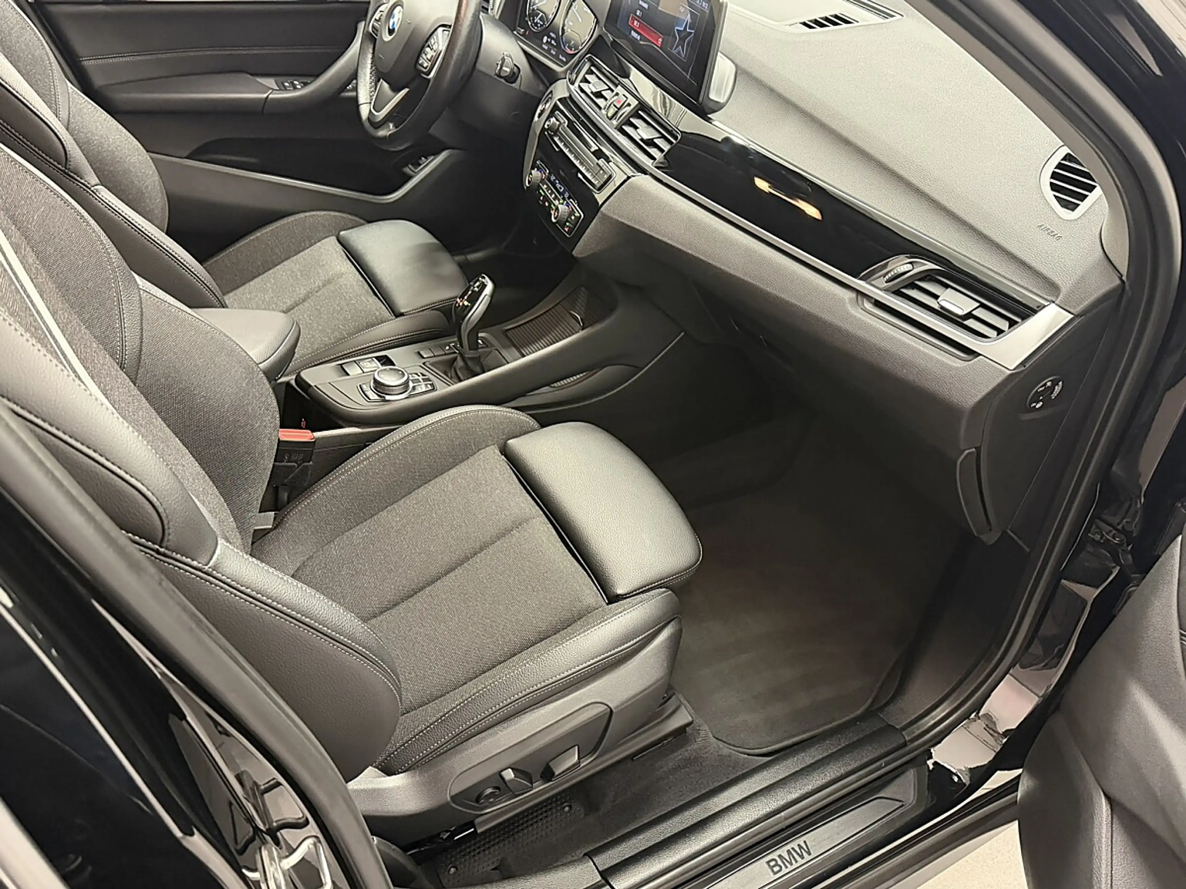 BMW X1 sDrive18d Aut.LCI/LED/NaviPlus/HeadUp/RFK — photo 12