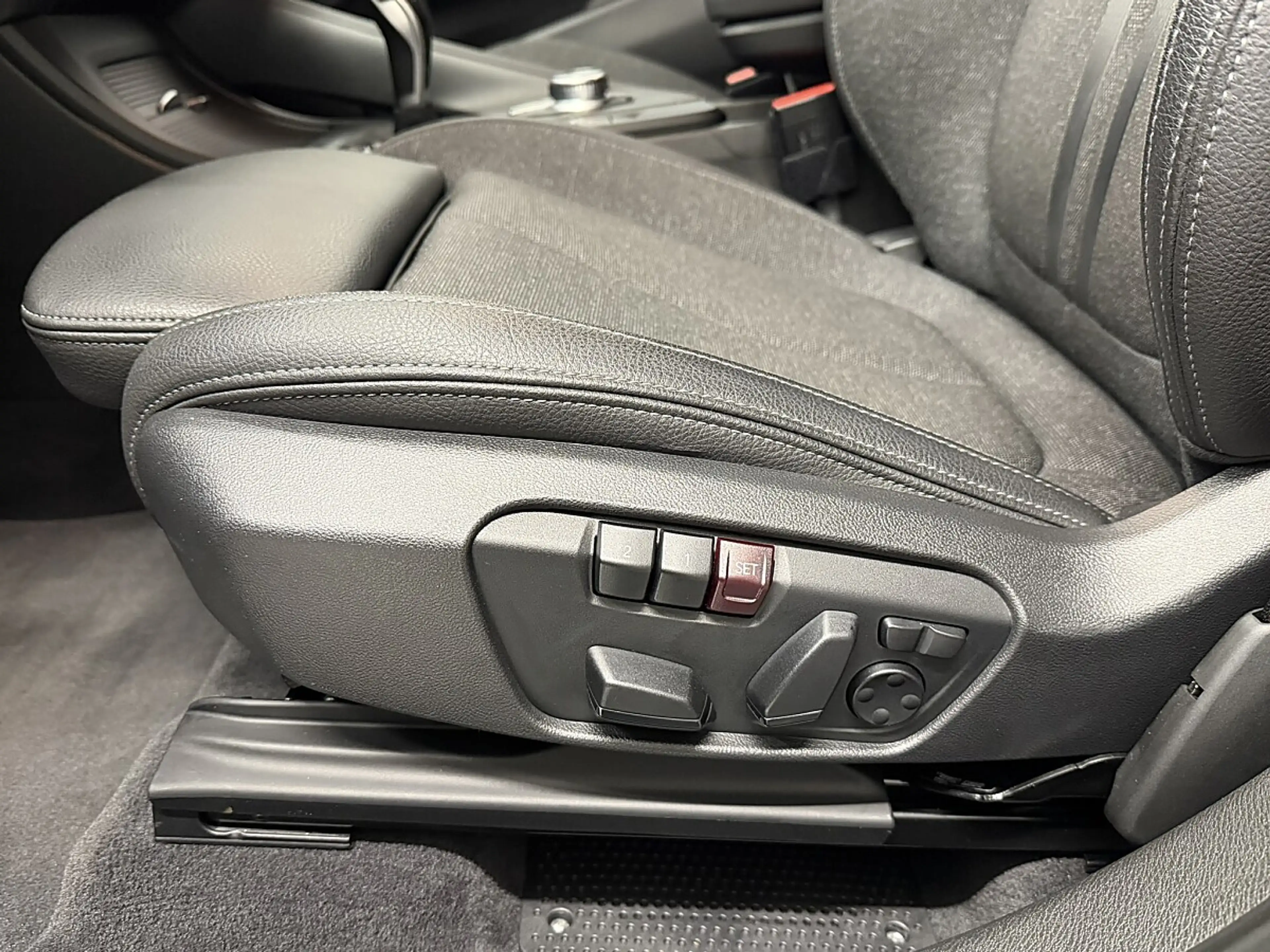 BMW X1 sDrive18d Aut.LCI/LED/NaviPlus/HeadUp/RFK — photo 9