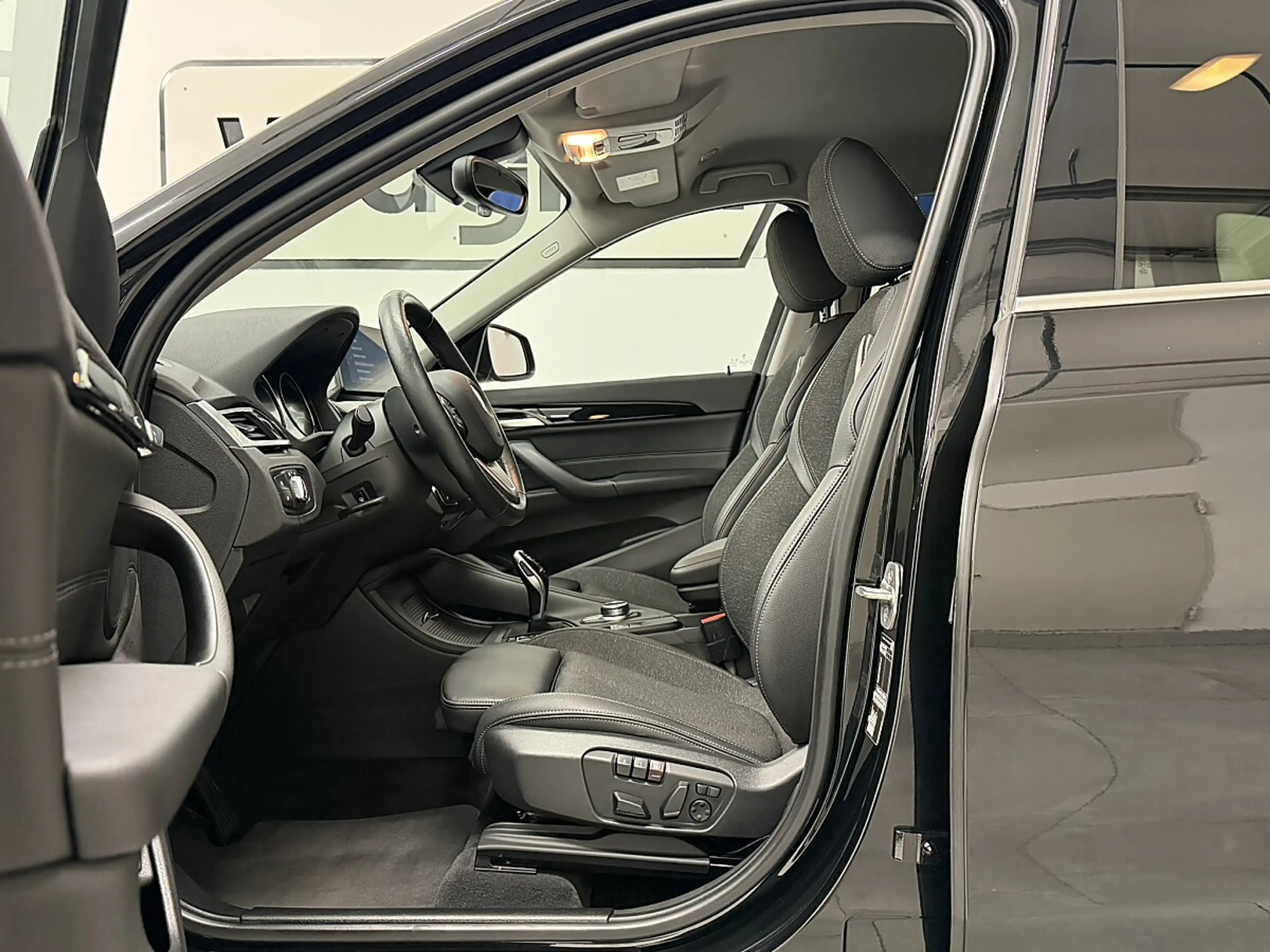BMW X1 sDrive18d Aut.LCI/LED/NaviPlus/HeadUp/RFK — photo 5