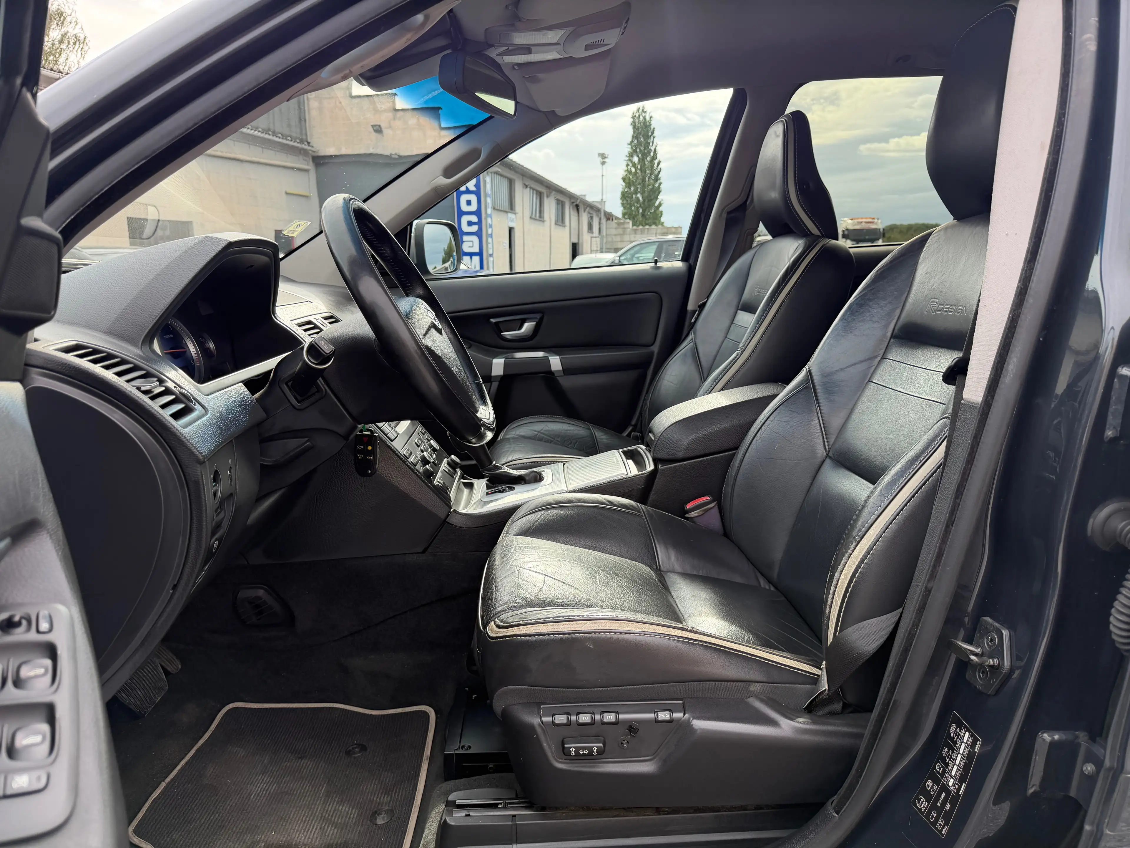 Volvo XC90 2.4 D5 AWD R-design Geartronic *7 PLACE*BI-XENON*NAVI* — photo 9