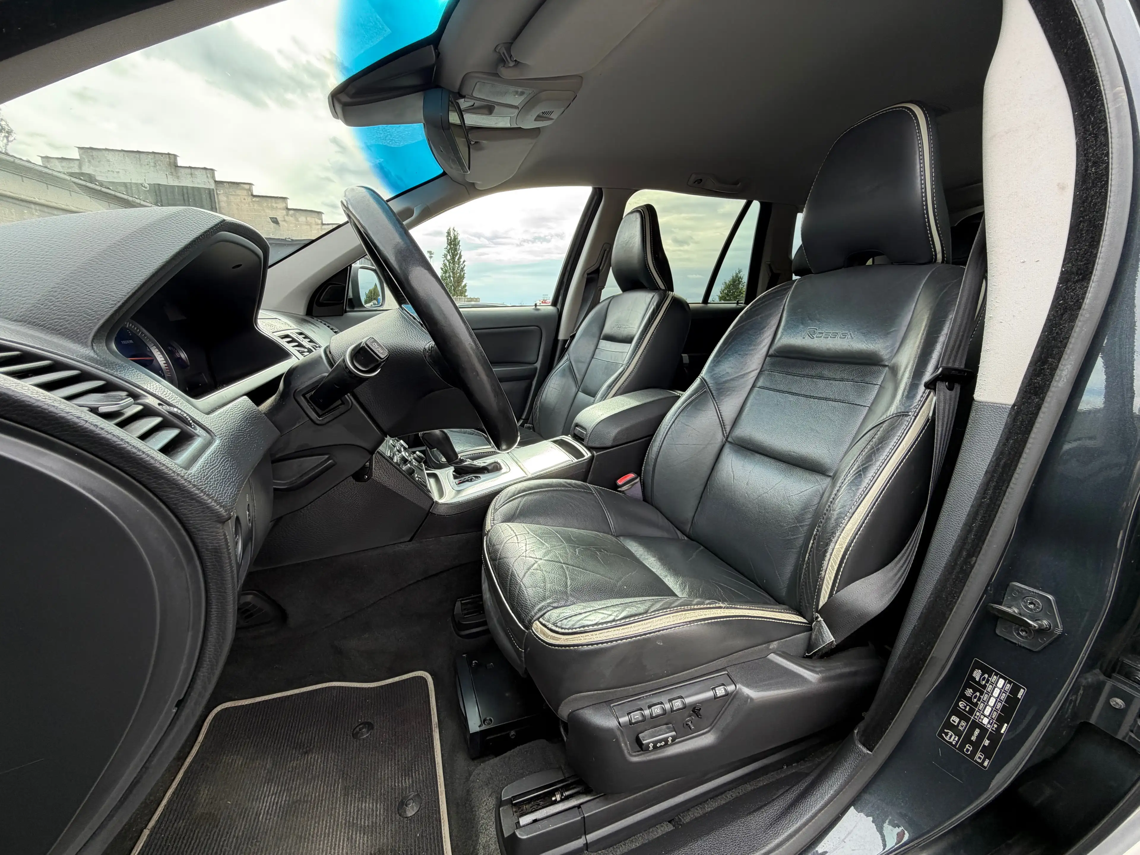 Volvo XC90 2.4 D5 AWD R-design Geartronic *7 PLACE*BI-XENON*NAVI* — photo 11