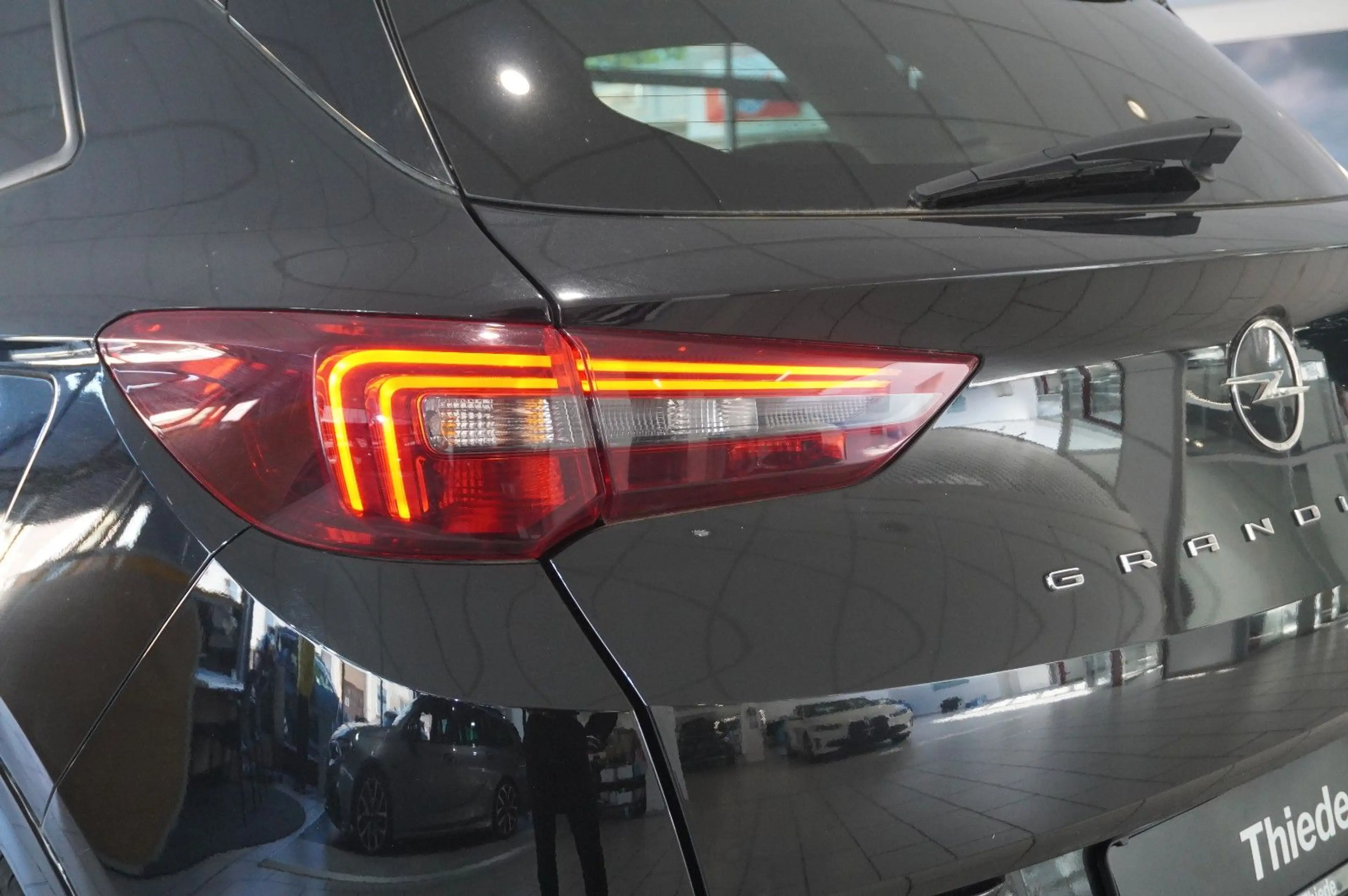 Opel Grandland X ULTIMATE 4HYBRID NAVI/LED/SPORT/SH — photo 10
