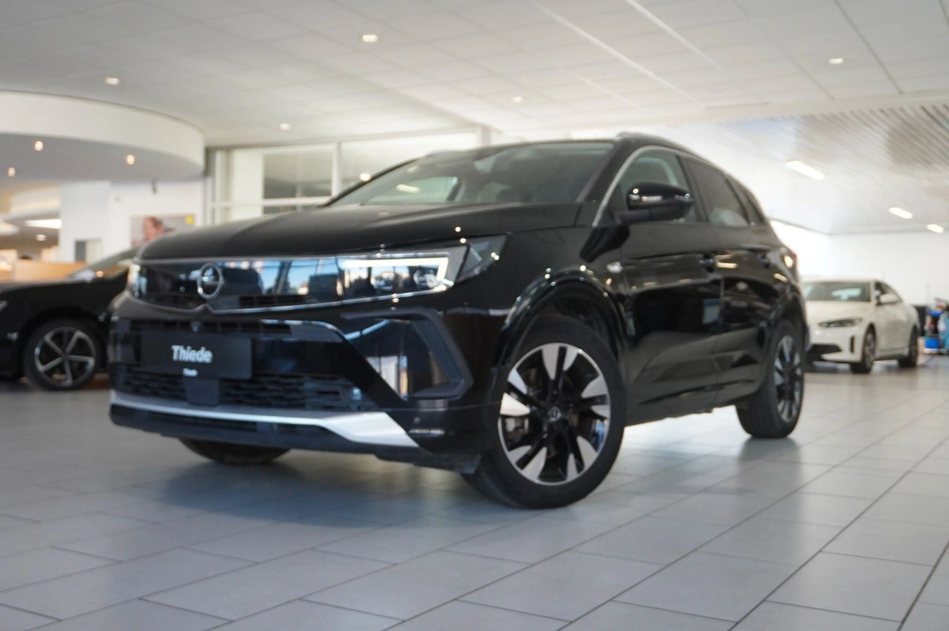 Opel Grandland X ULTIMATE 4HYBRID NAVI/LED/SPORT/SH — photo 4