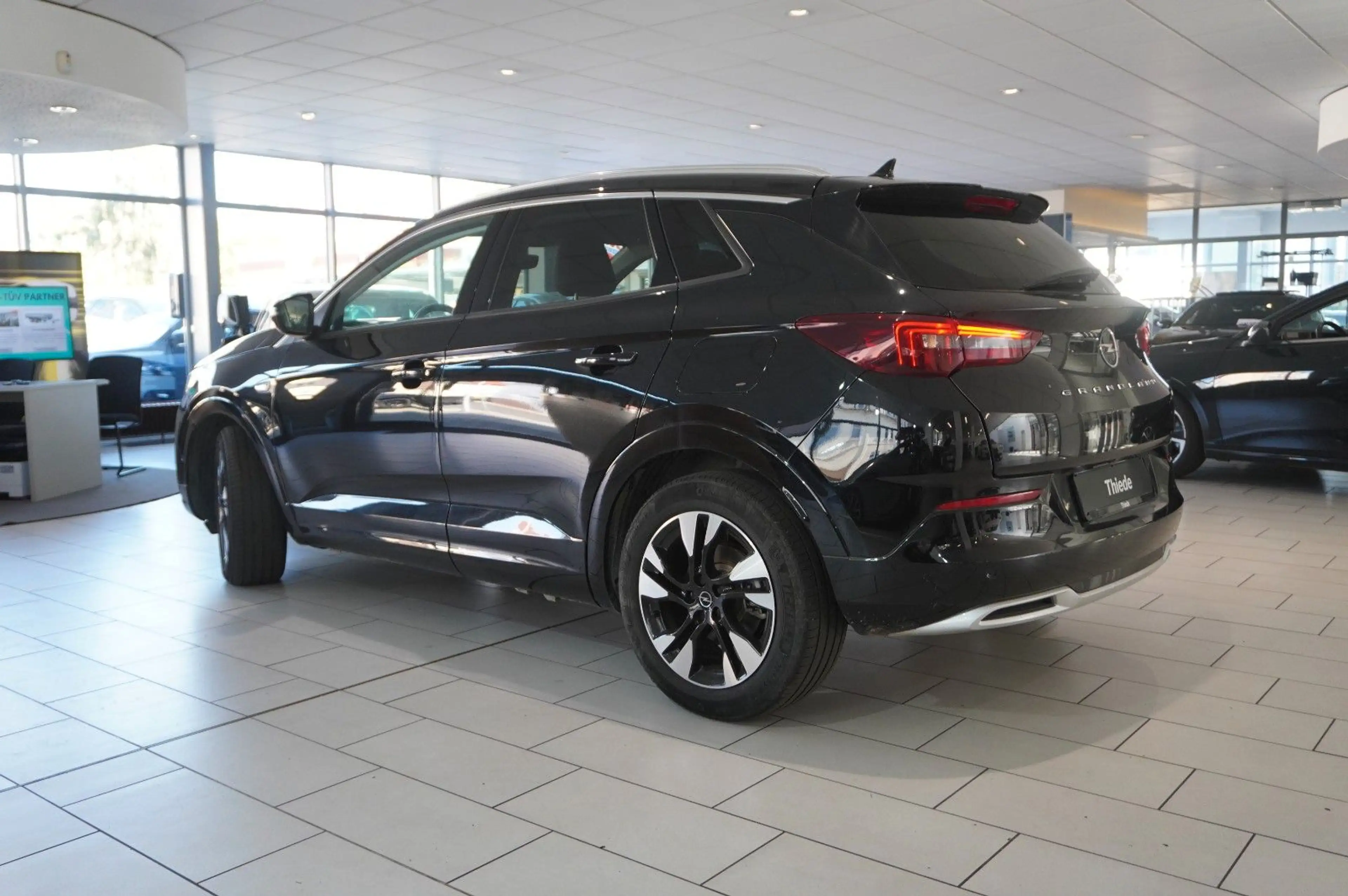 Opel Grandland X ULTIMATE 4HYBRID NAVI/LED/SPORT/SH — photo 11