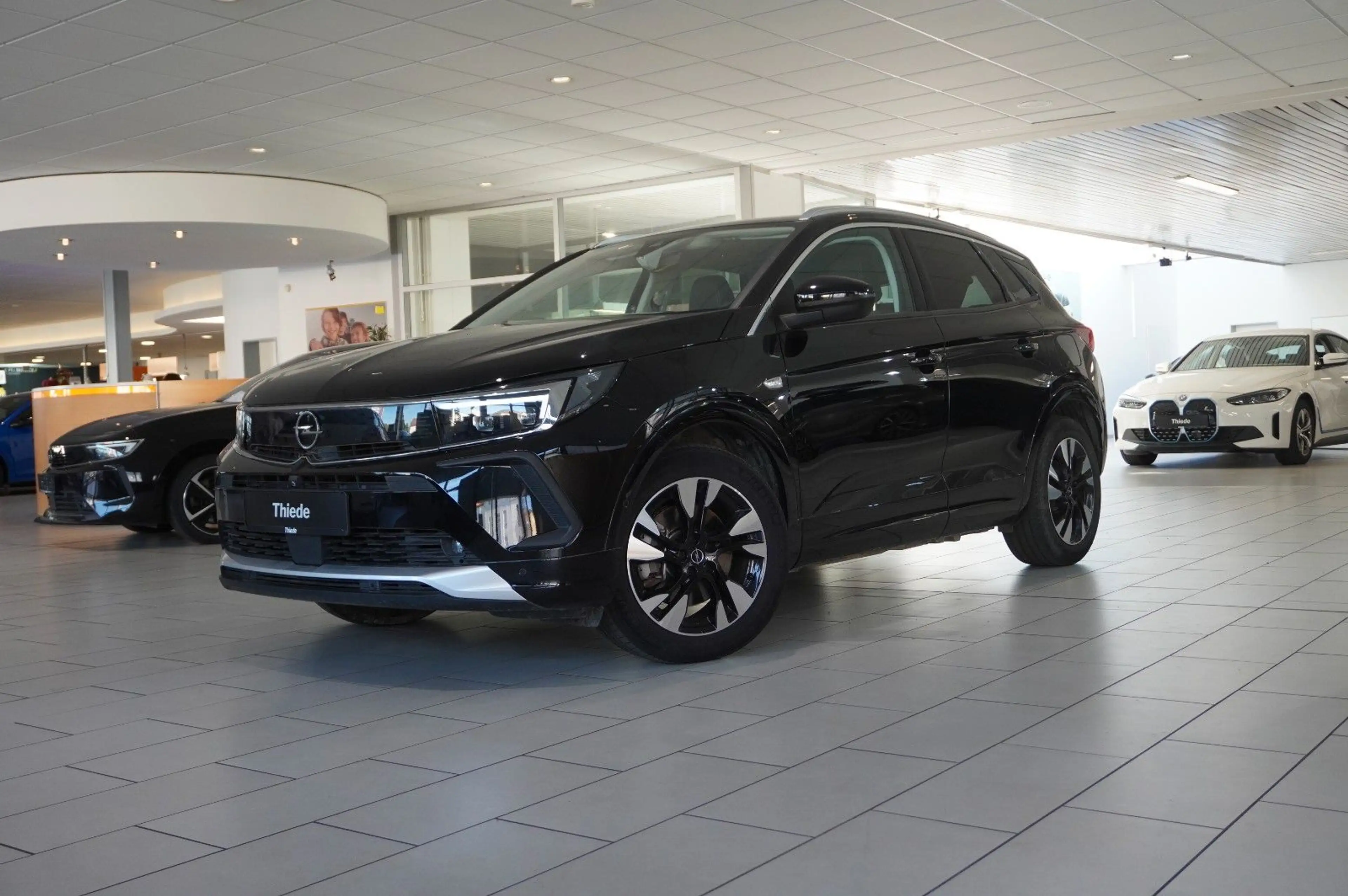 Opel Grandland X ULTIMATE 4HYBRID NAVI/LED/SPORT/SH — photo 3