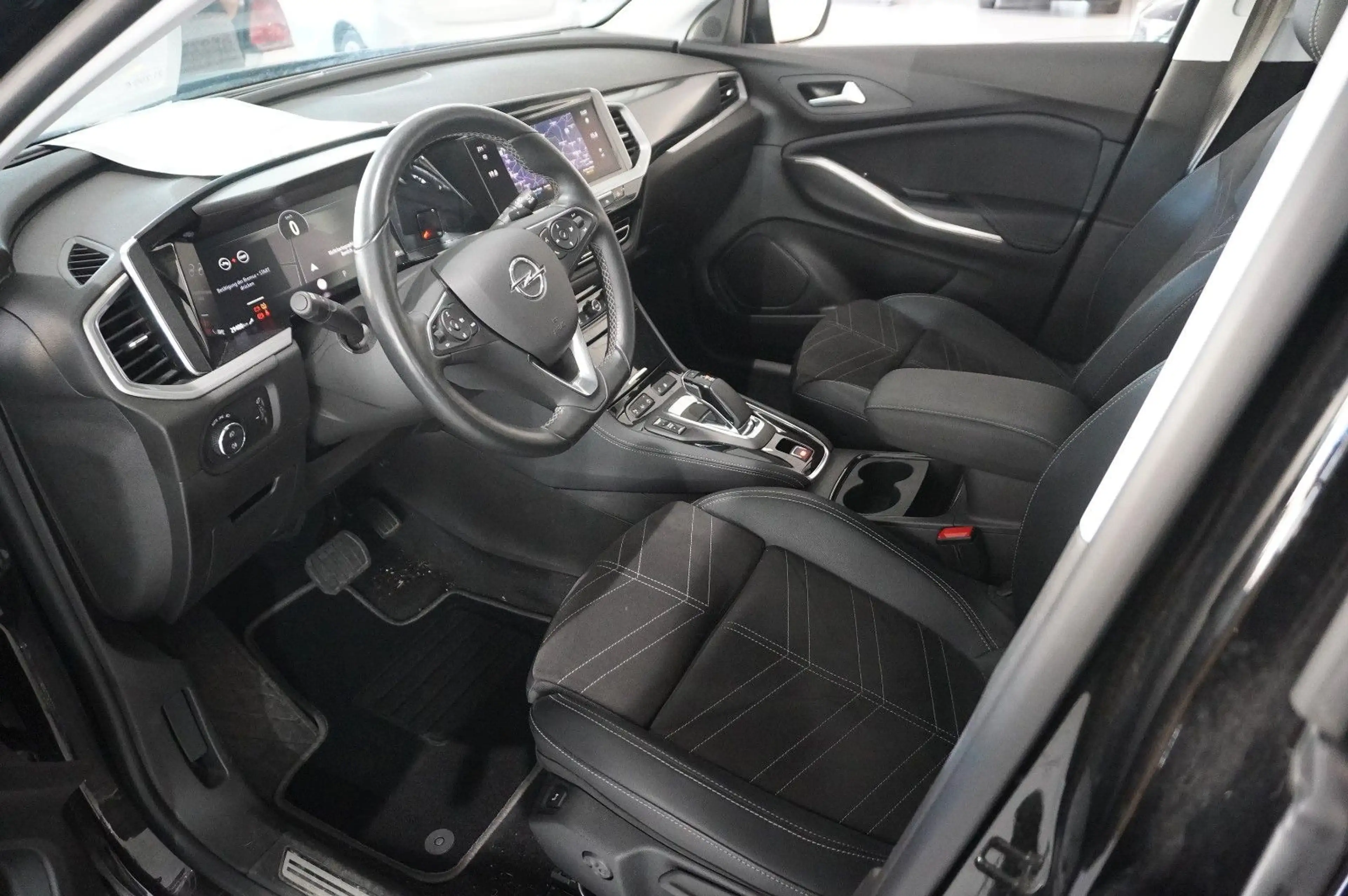 Opel Grandland X ULTIMATE 4HYBRID NAVI/LED/SPORT/SH — photo 14