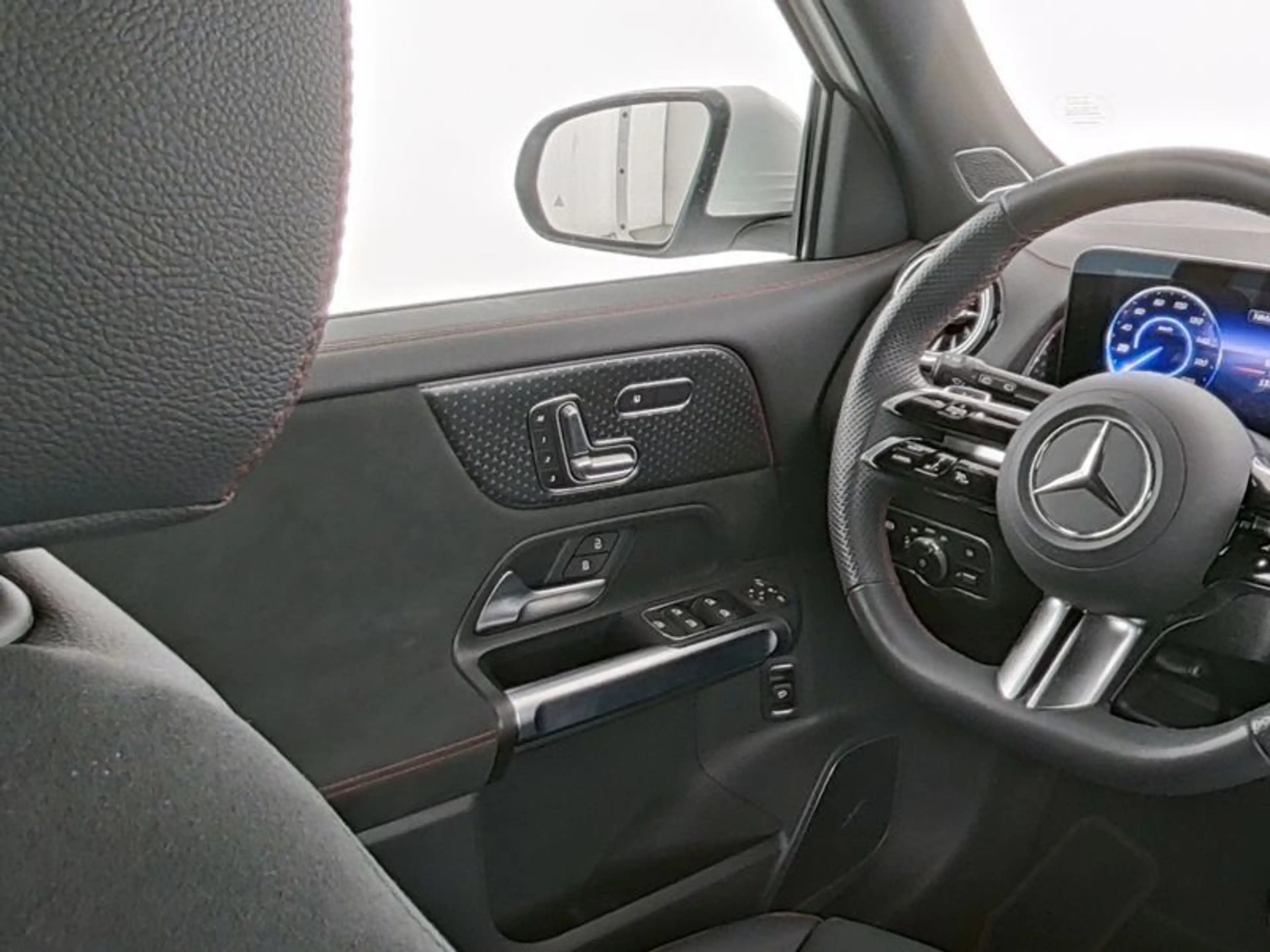 Mercedes-Benz EQB 250 AMG-ADVANCED+ MEMORY PANO DISTRO KEYLGO — photo 9