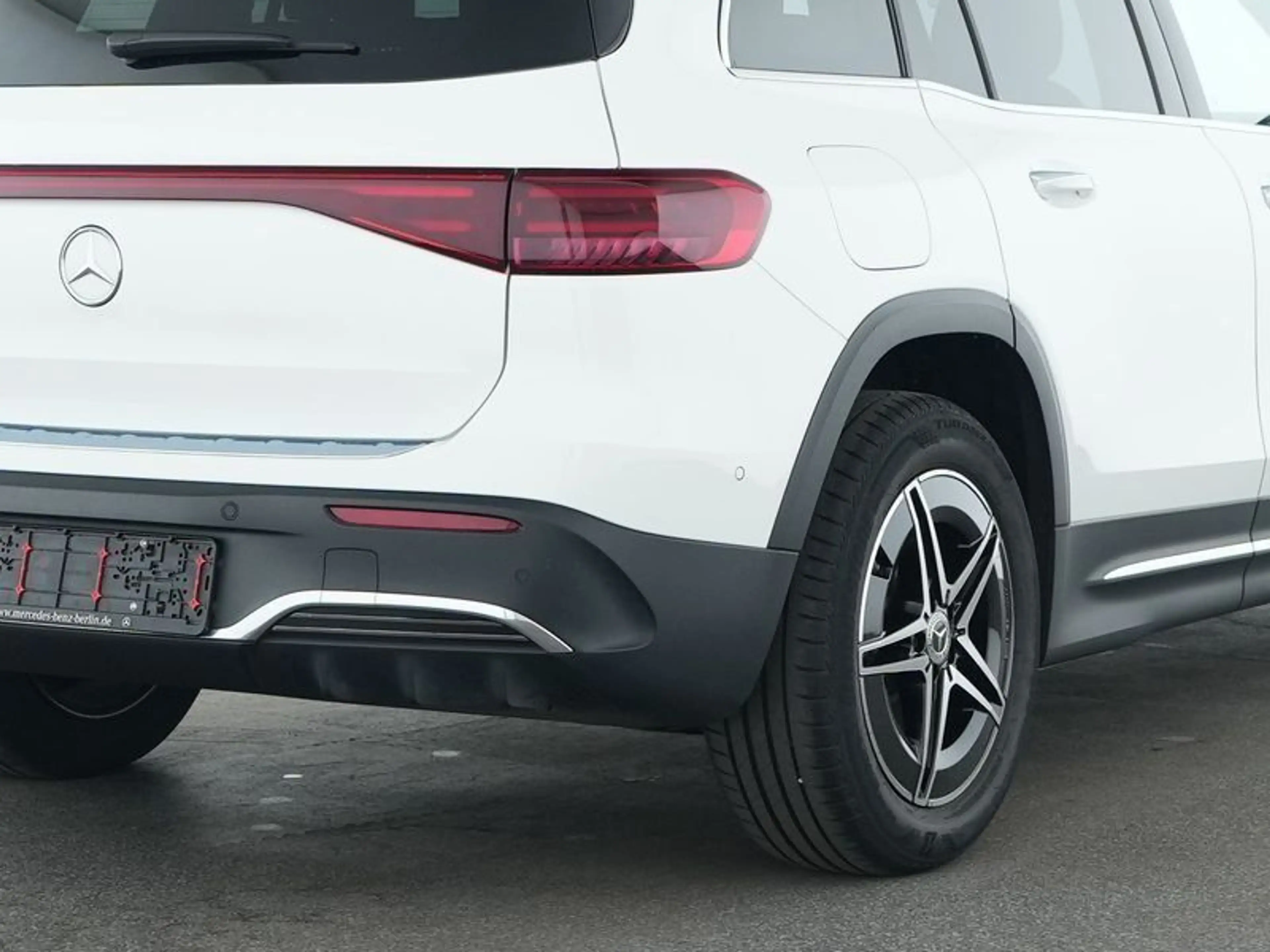 Mercedes-Benz EQB 250 AMG-ADVANCED+ MEMORY PANO DISTRO KEYLGO — photo 4