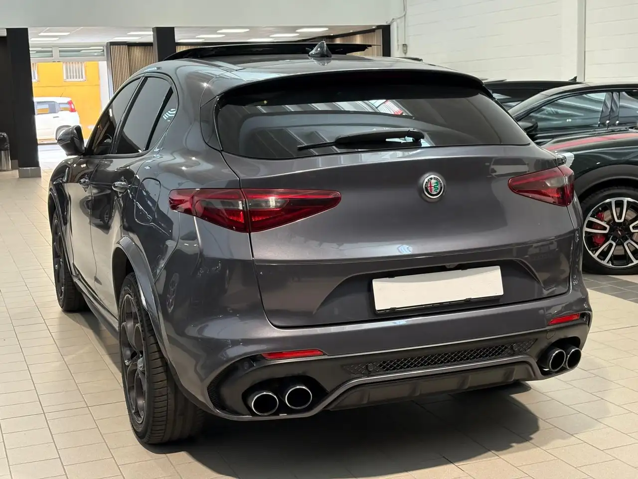 Alfa Romeo Stelvio 2023 — фото 6