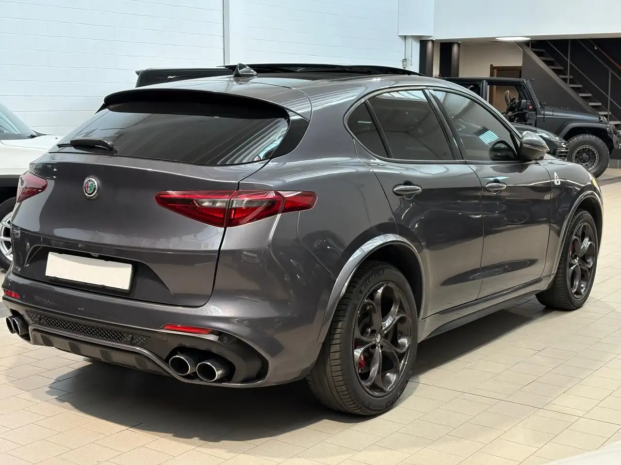 Alfa Romeo Stelvio 2023 — фото 7