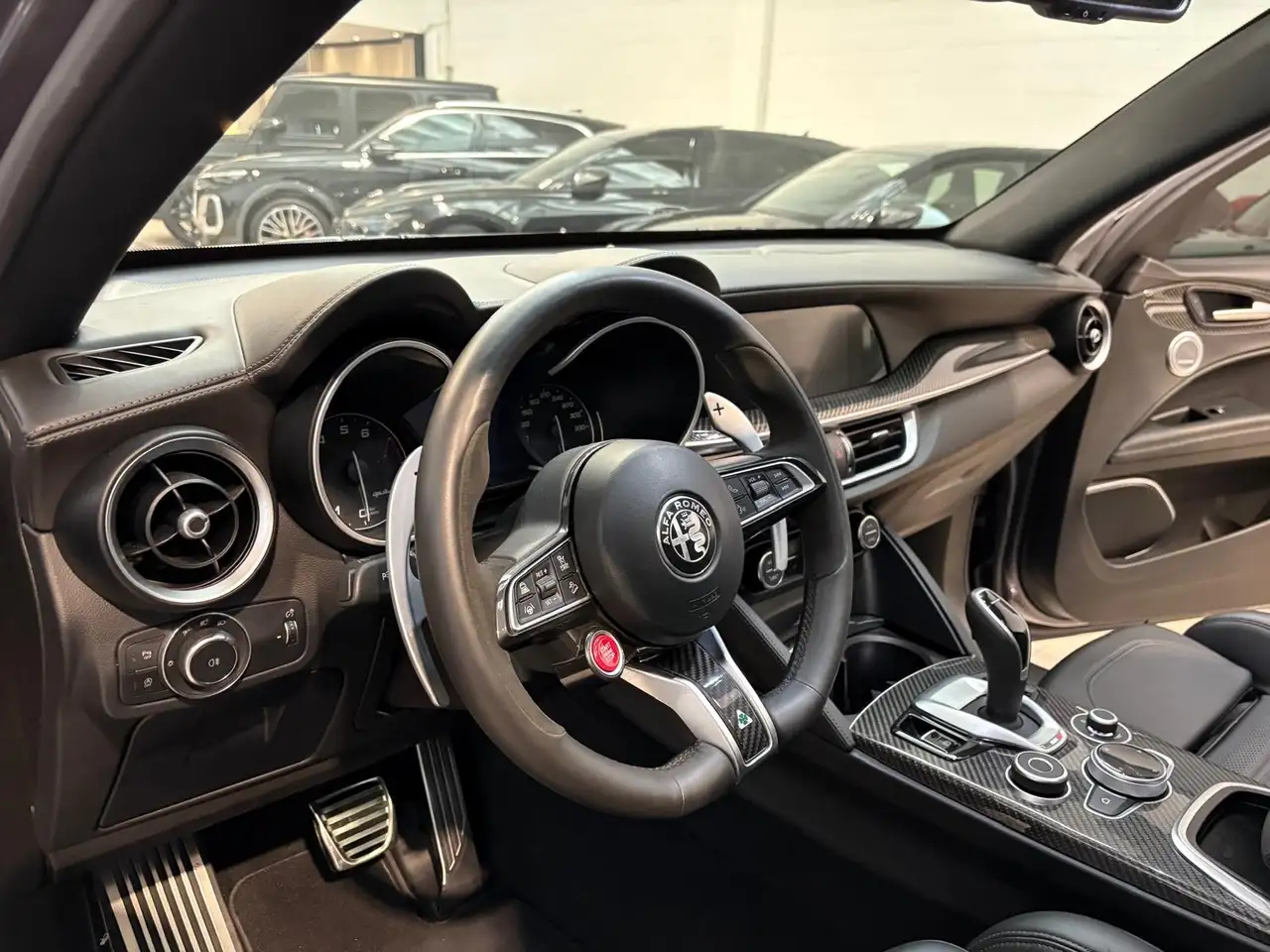Alfa Romeo Stelvio 2023 — фото 14