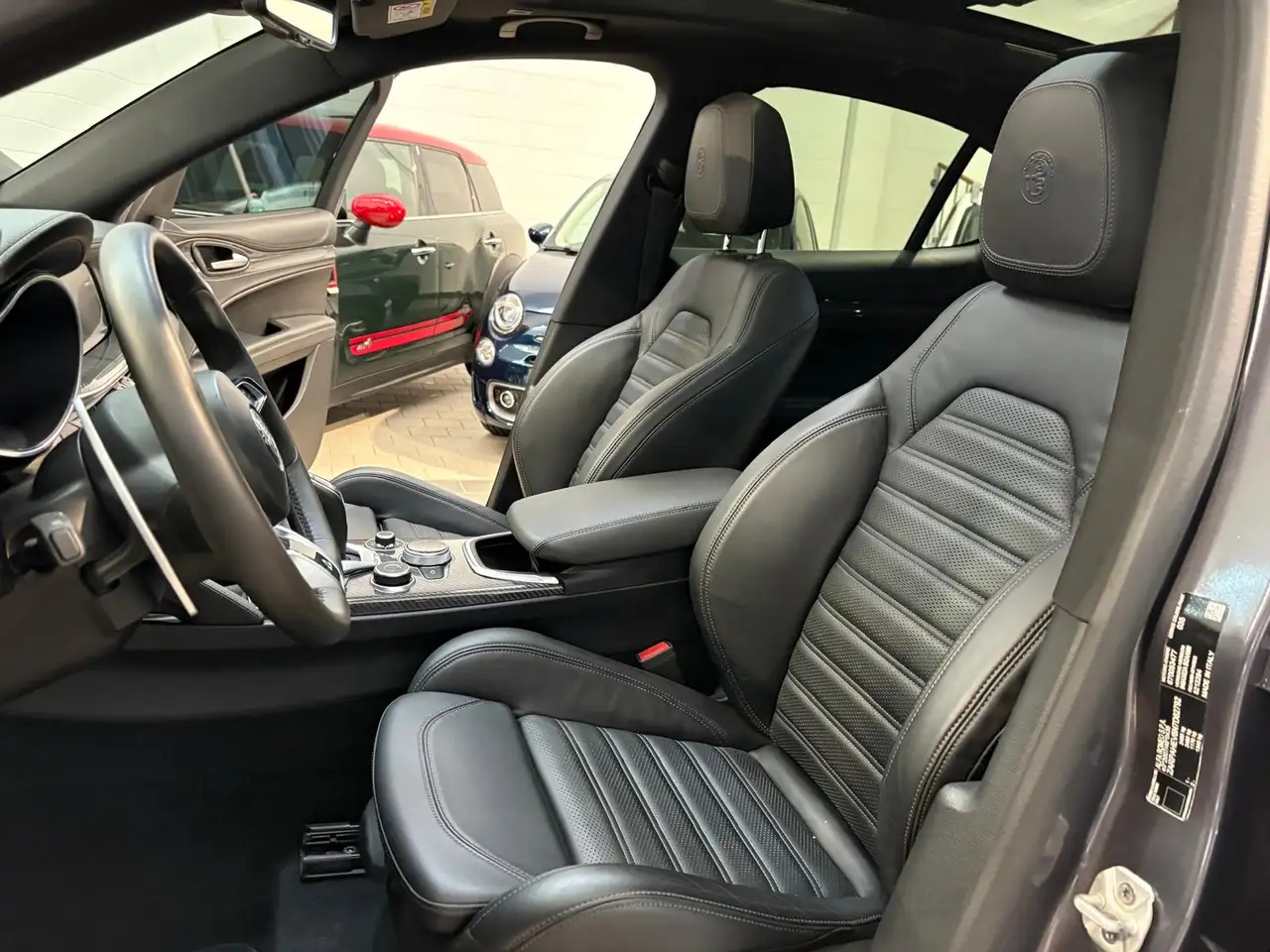 Alfa Romeo Stelvio 2023 — фото 10