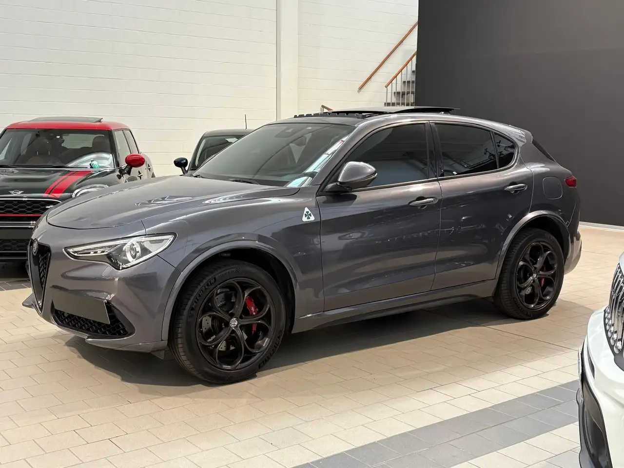 Alfa Romeo Stelvio 2023 — фото 8