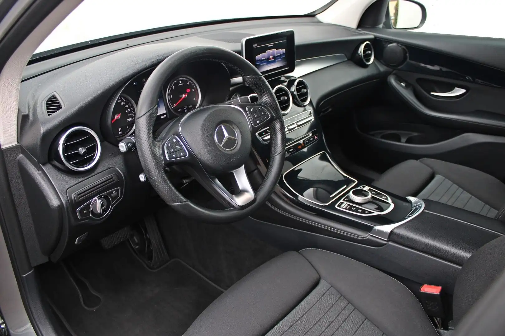 Mercedes-Benz GLC 220 d 4Matic Top Zustand LED Navi Park-Assis Grau - 2