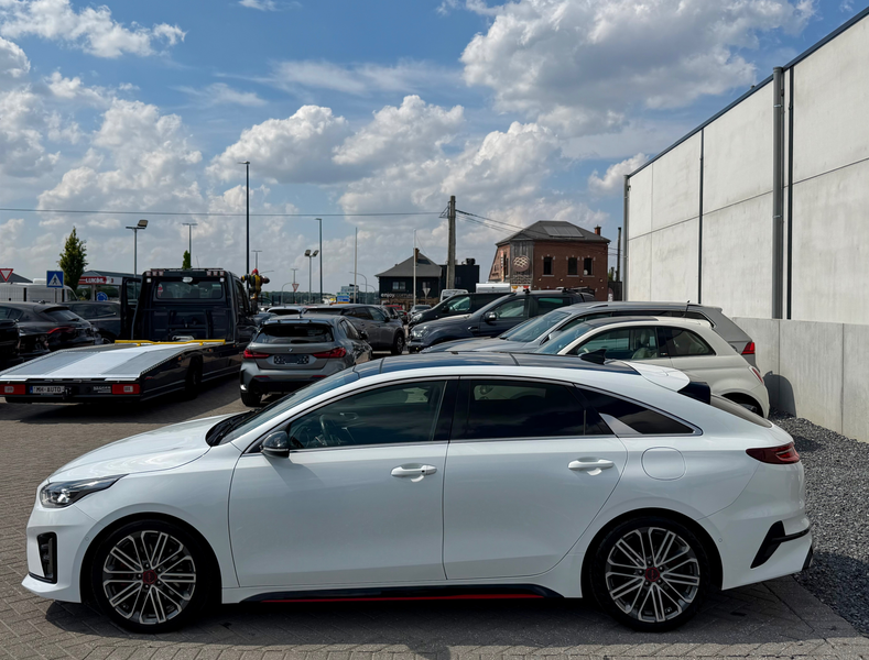 Kia ProCeed / pro_cee'd GT 1.6 T-GDi GT DCT ISG — photo 10