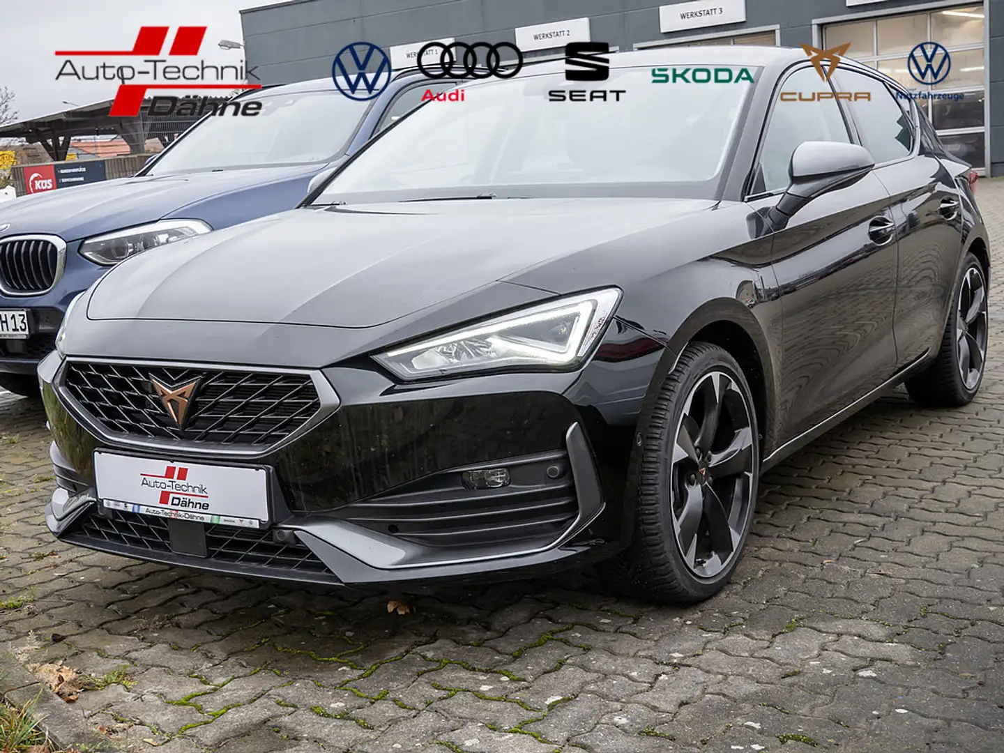 CUPRA Leon 1.5 eTSI PDC SHZ DCC KAMERA NAVI ACC LED Schwarz - 1