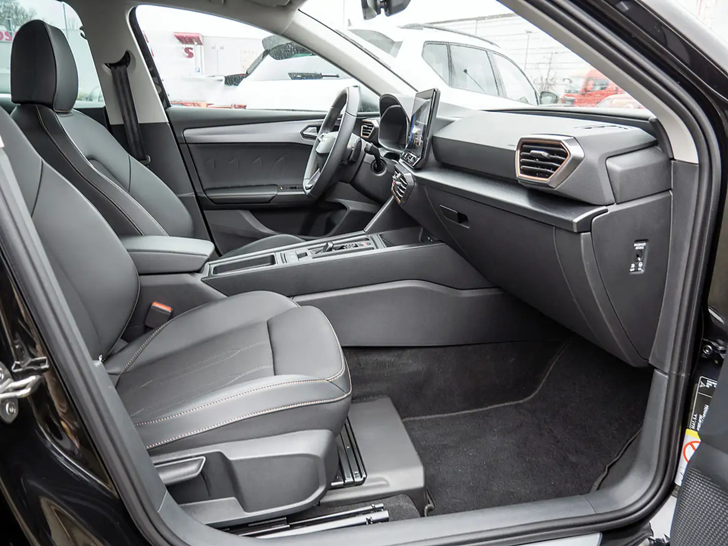 CUPRA Leon 1.5 eTSI PDC SHZ DCC KAMERA NAVI ACC LED Schwarz - 2